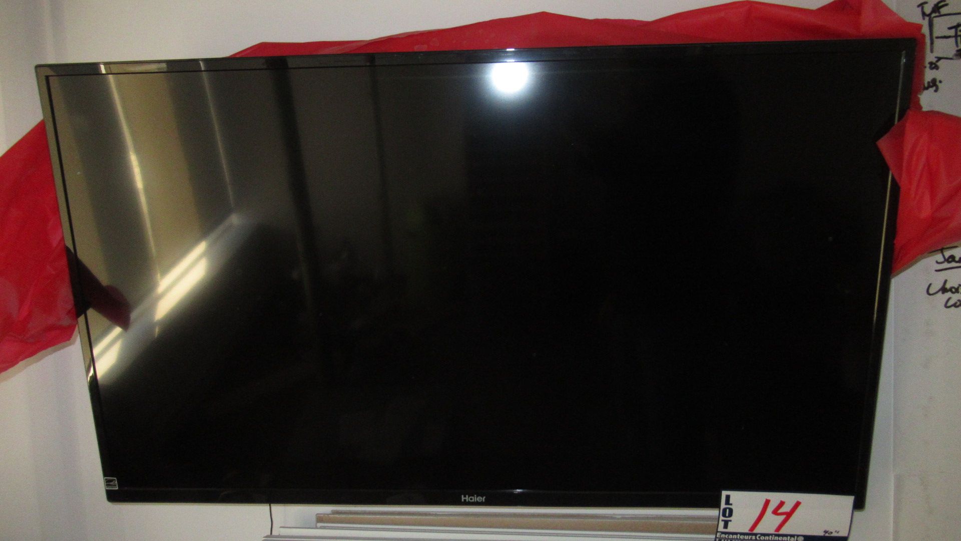 TELEVISEUR 40" HAIER AVEC SUPPORT