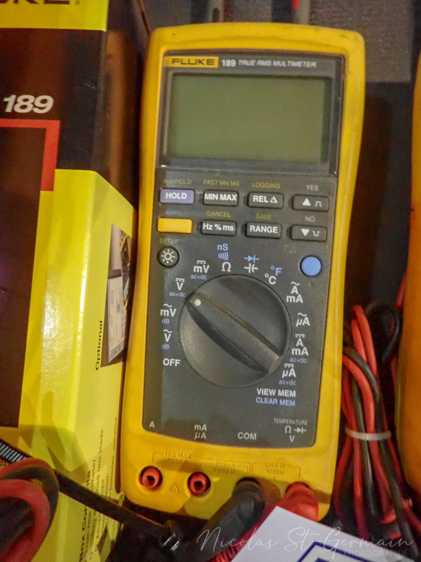 FLUKE 189 TRUE RMS MULTIMETER / MULTIMÈTRE