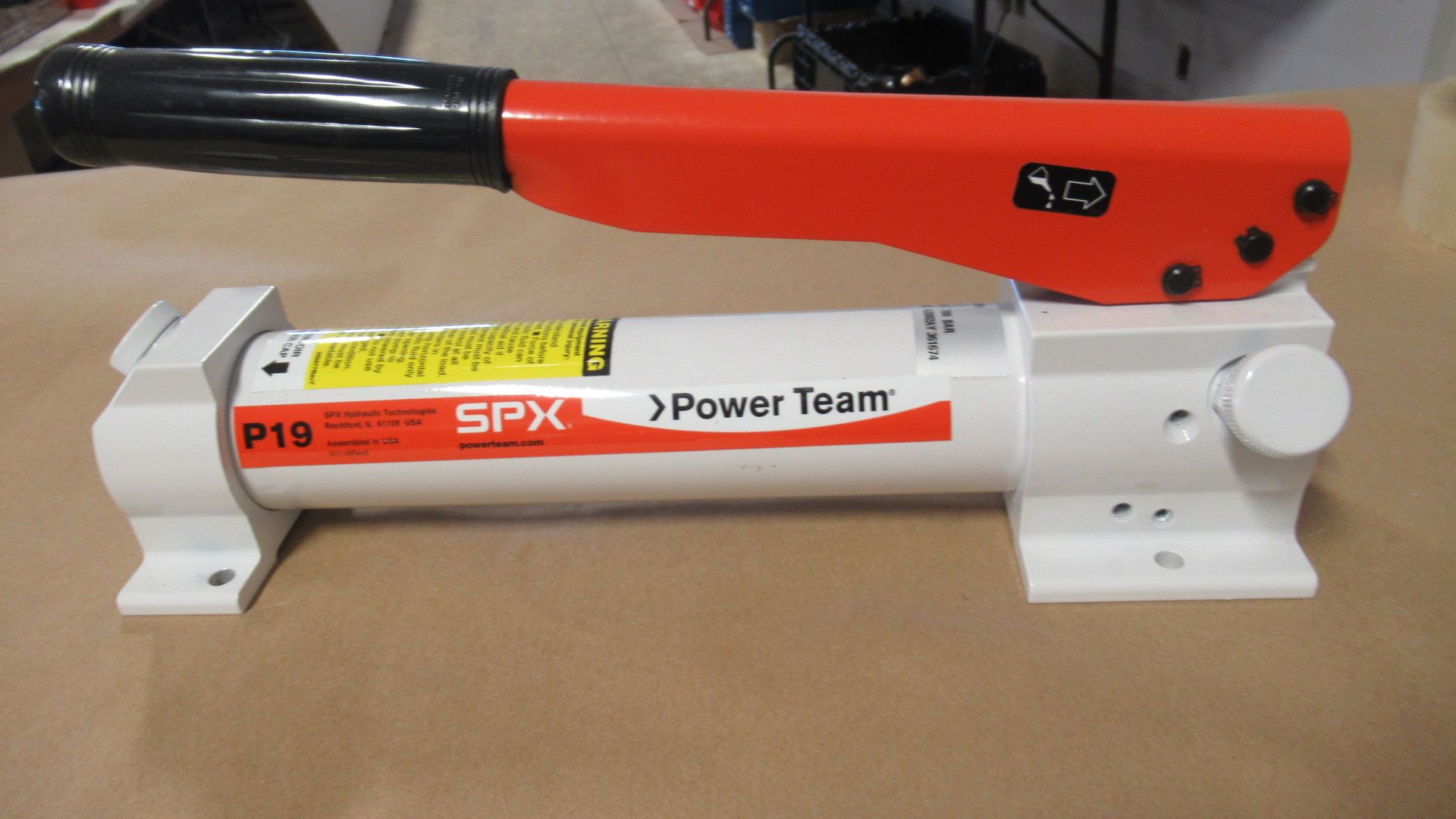 HAND PUMP 2-SPD .076-.305 CU IN/STROKE SPX P19