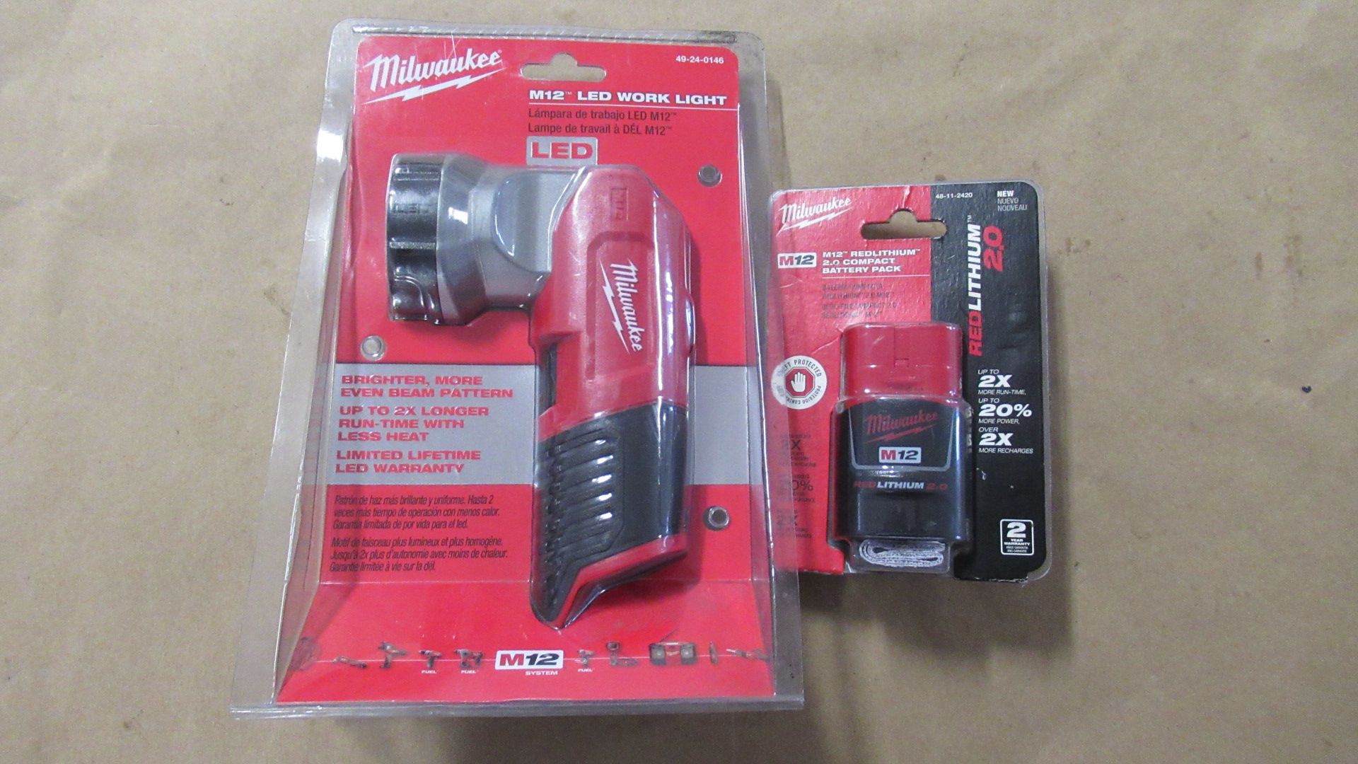 M12 LED LAMPE DE TRAVAIL MILWAUKEE 49-24-0146 AVEC BATTERIE 48-11-2420