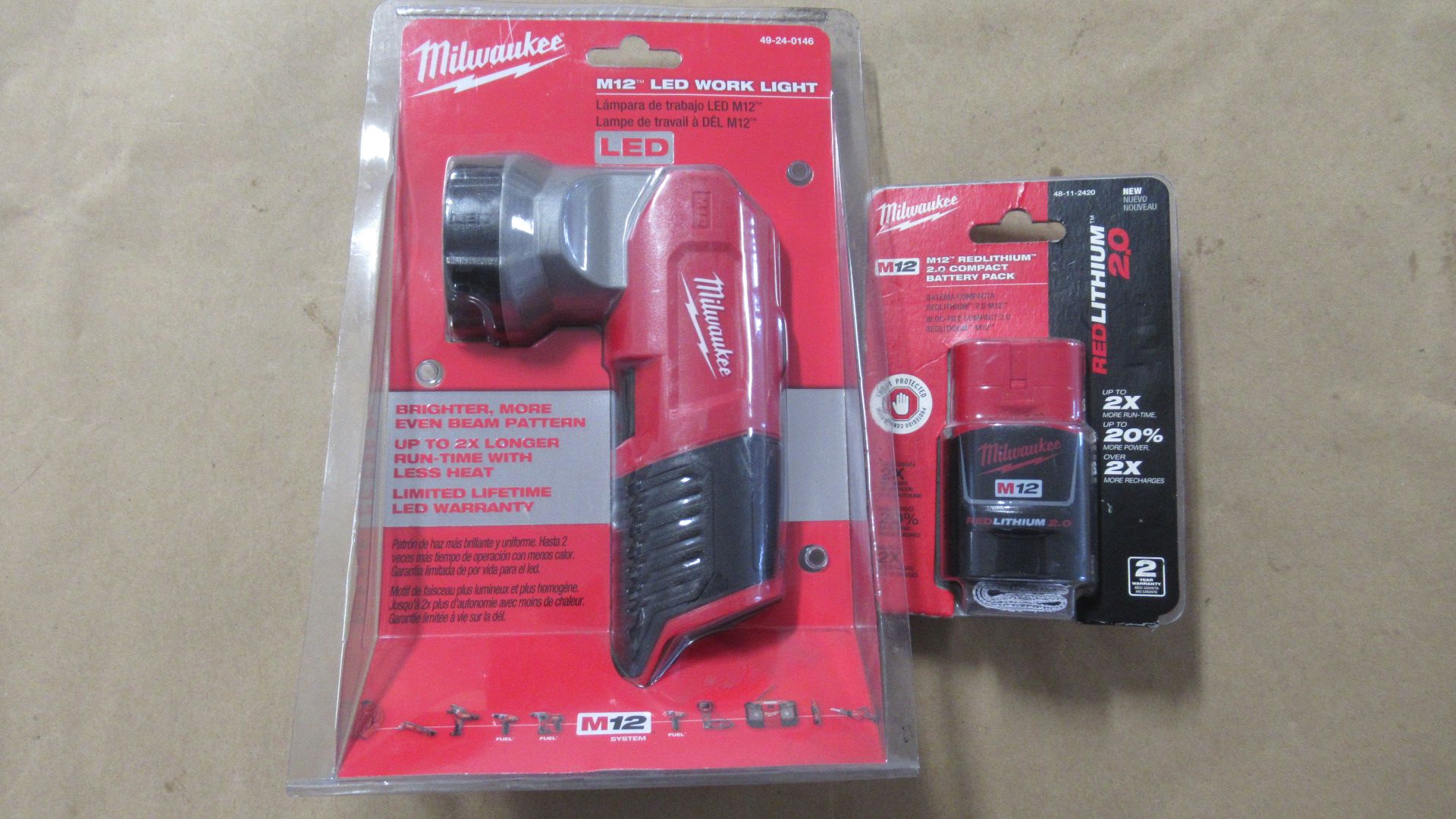 M12 LED LAMPE DE TRAVAIL MILWAUKEE 49-24-0146 AVEC BATTERIE 48-11-2420