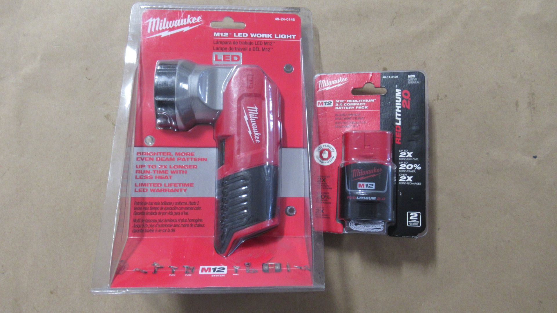 M12 LED LAMPE DE TRAVAIL MILWAUKEE 49-24-0146 AVEC BATTERIE 48-11-2420