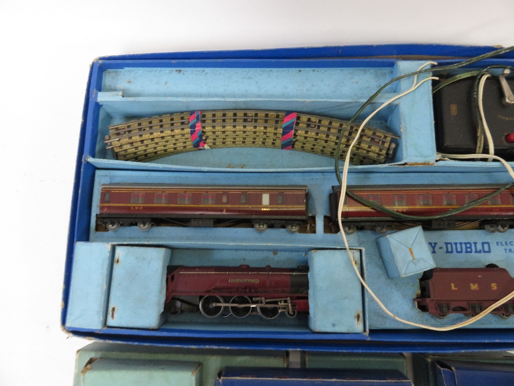 Hornby Dublo - EDP2 electric passenger train set Duchess of Atholl in original box together with - Image 3 of 4