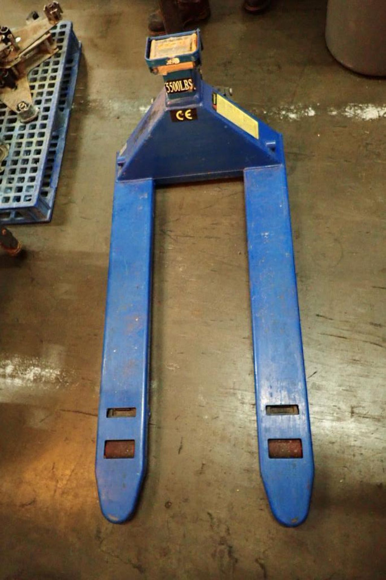 Global Industrial pallet jack, with scale read out, blue. **Rigging Fee: $10** - Image 2 of 5