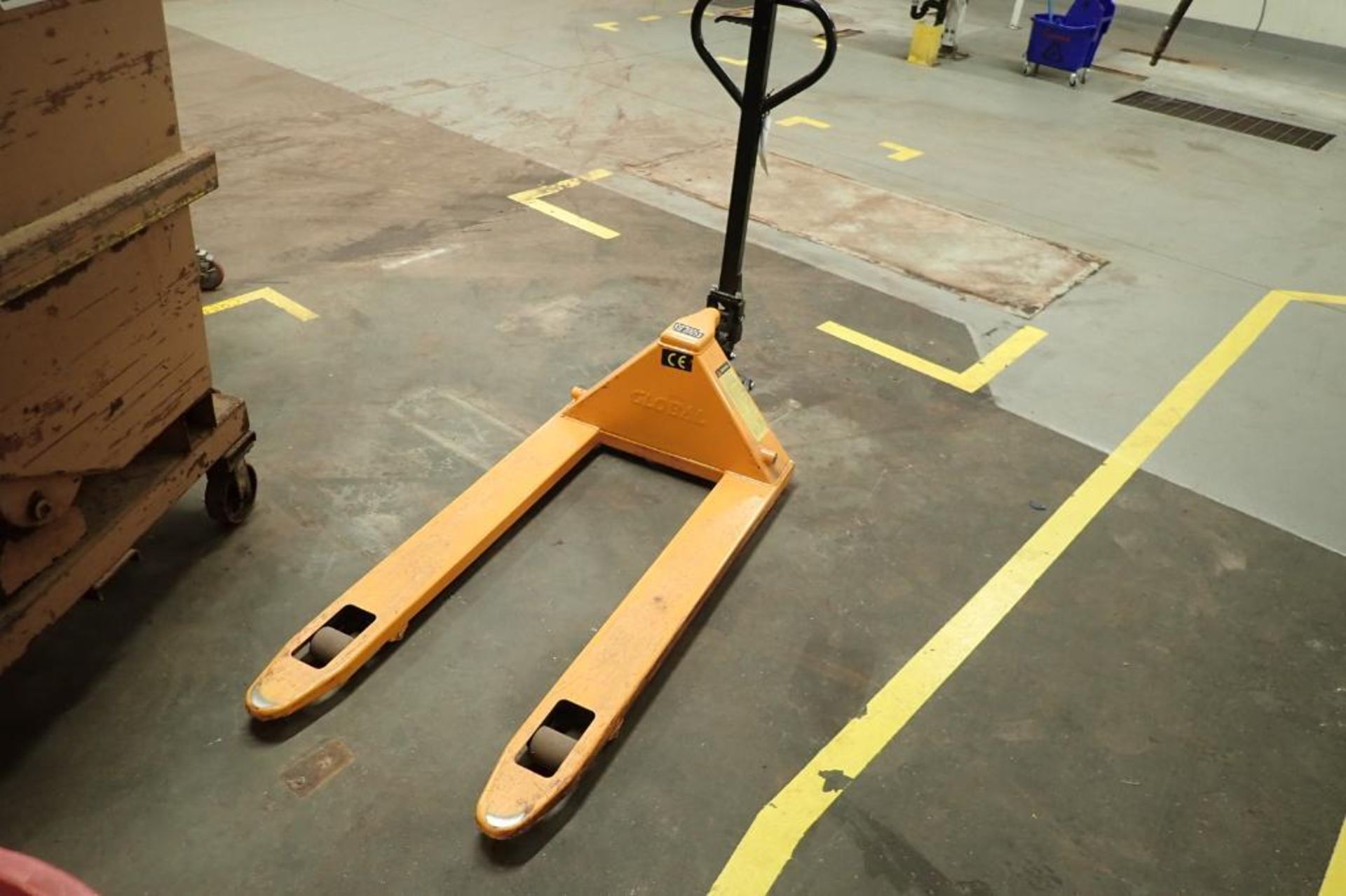 Global Industrial 5500 lb hand pallet jack, SN F684191, yellow. **Rigging Fee: $10**