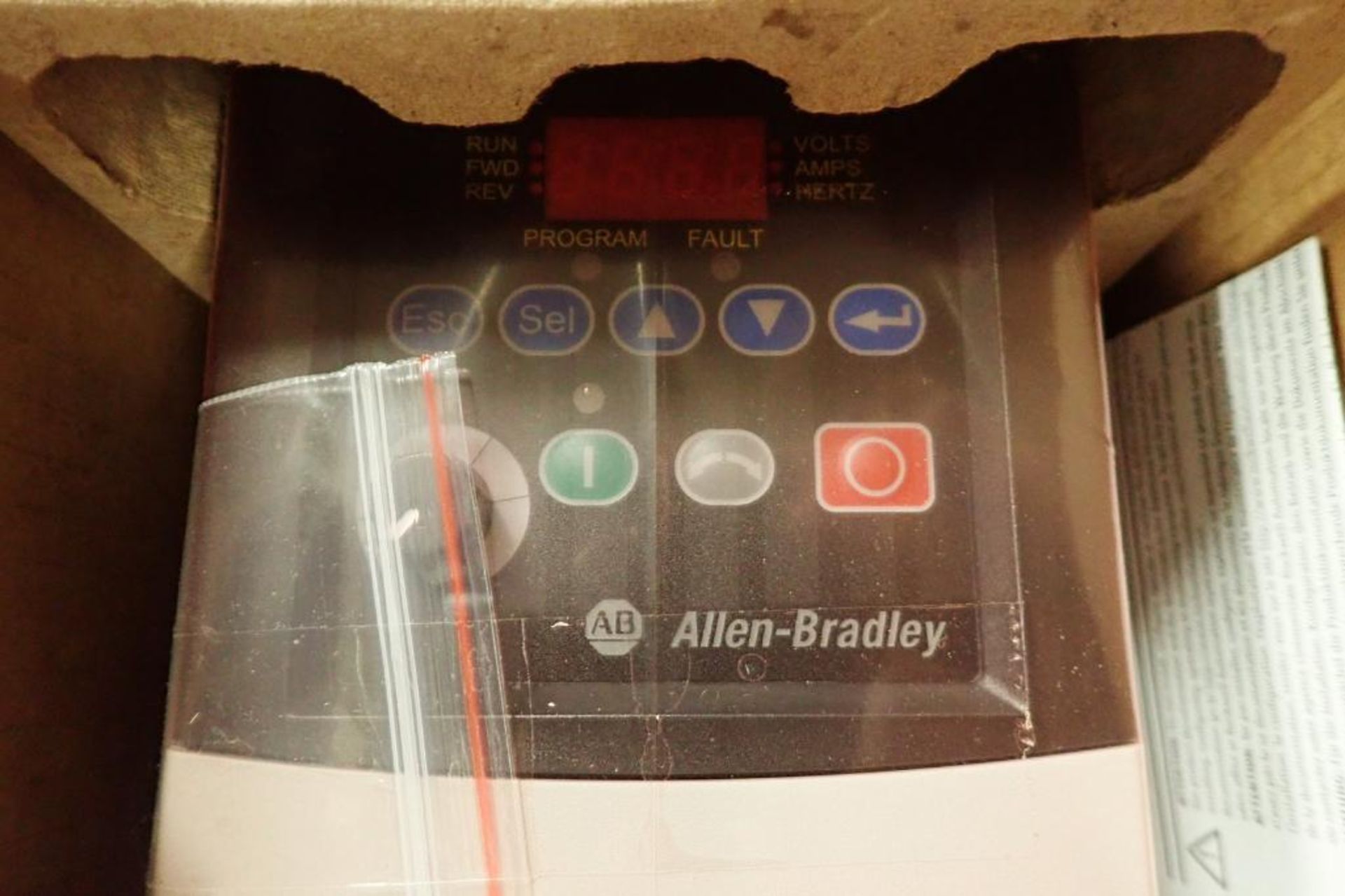 Unused Allen Bradley power flex 40 vfd, 5 hp, 342-528 volt. **Rigging Fee: $10** - Image 2 of 4