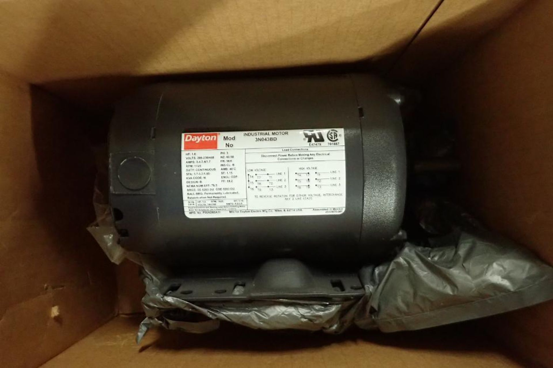 Unused Dayton AC motor, 1 hp, 1725 rpm, Frame 56H, 208-230/460 volt, 3 ph.. **Rigging Fee: $10** - Image 3 of 6