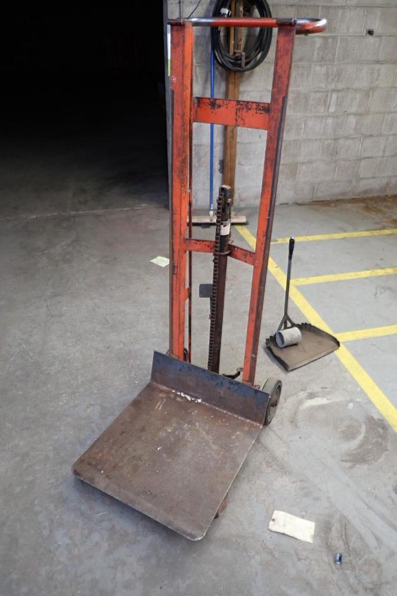 Wesco hydraulic foot powered die lift, Model DPL-54-2222-3W220, SN 28103, 750 lbs. capacity.. **Rigg - Image 5 of 5