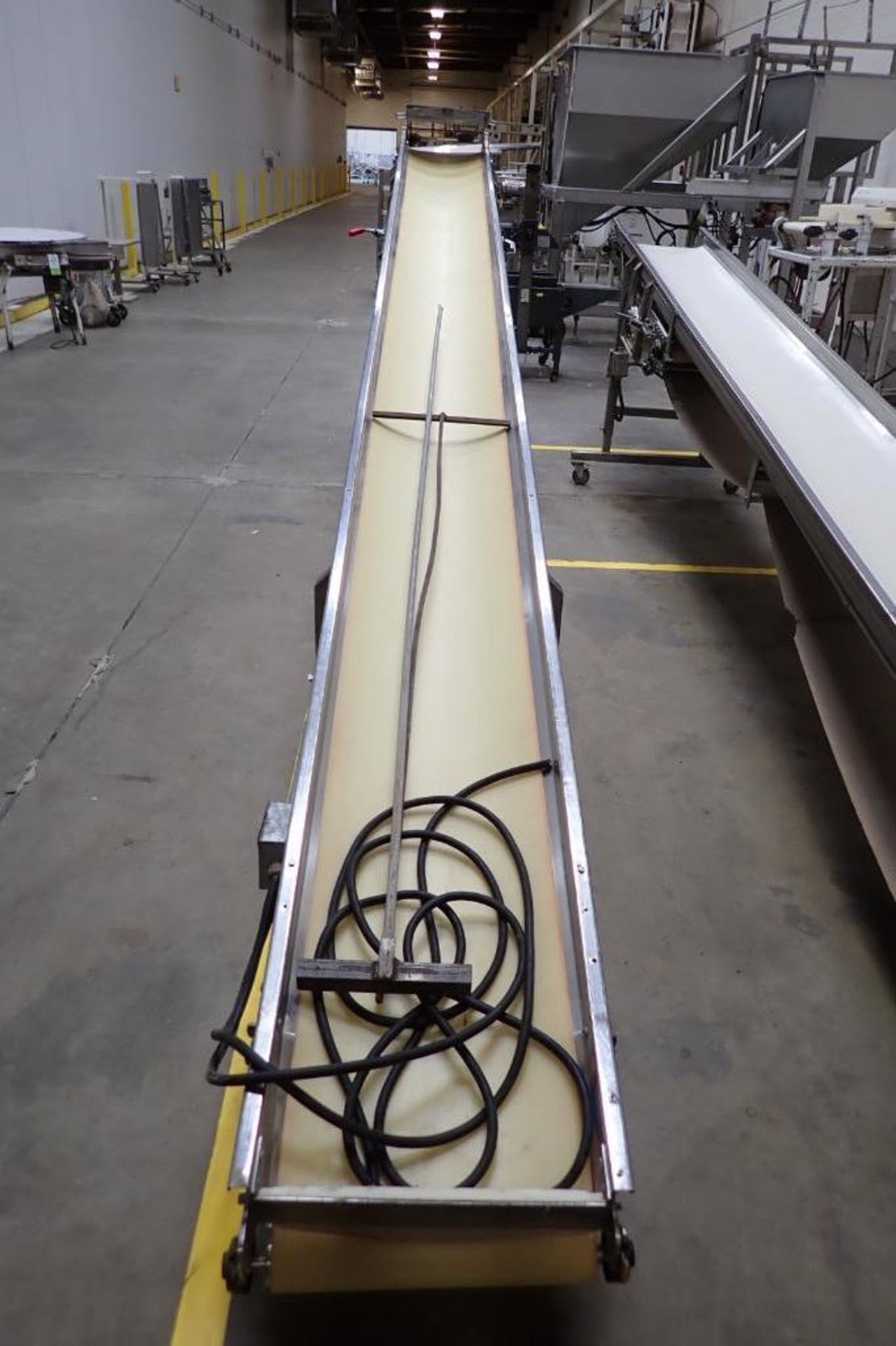 SS belt incline conveyor, 260 in. long x 18 in. wide, 70 in. discharge height, drum drive, on wheels - Image 2 of 8