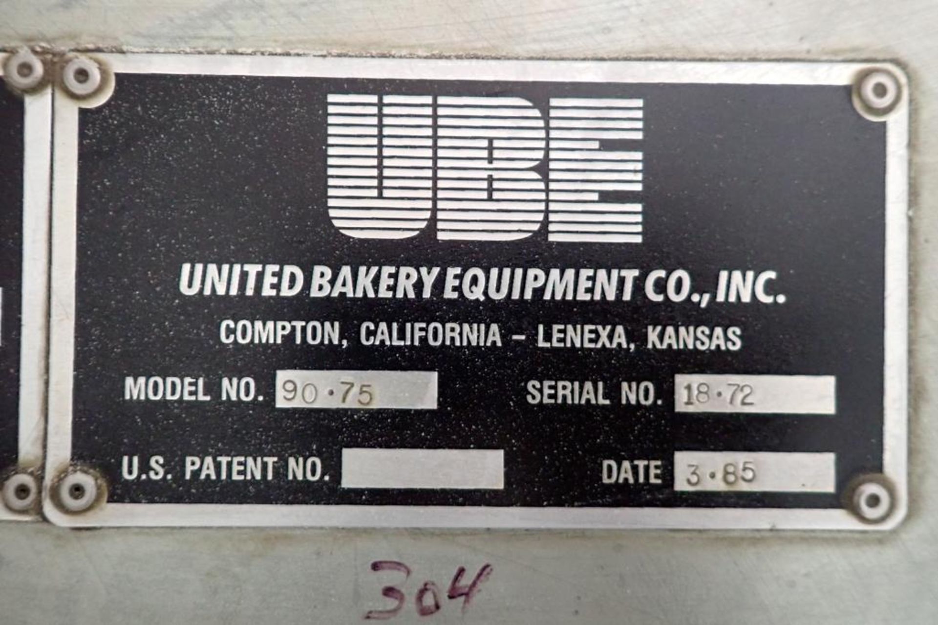 1985 UBE breadstick slicer, Model 90.75, SN: 18.72, 17 in. wide infeed, 17 in. wide cutting head, 34 - Image 5 of 8