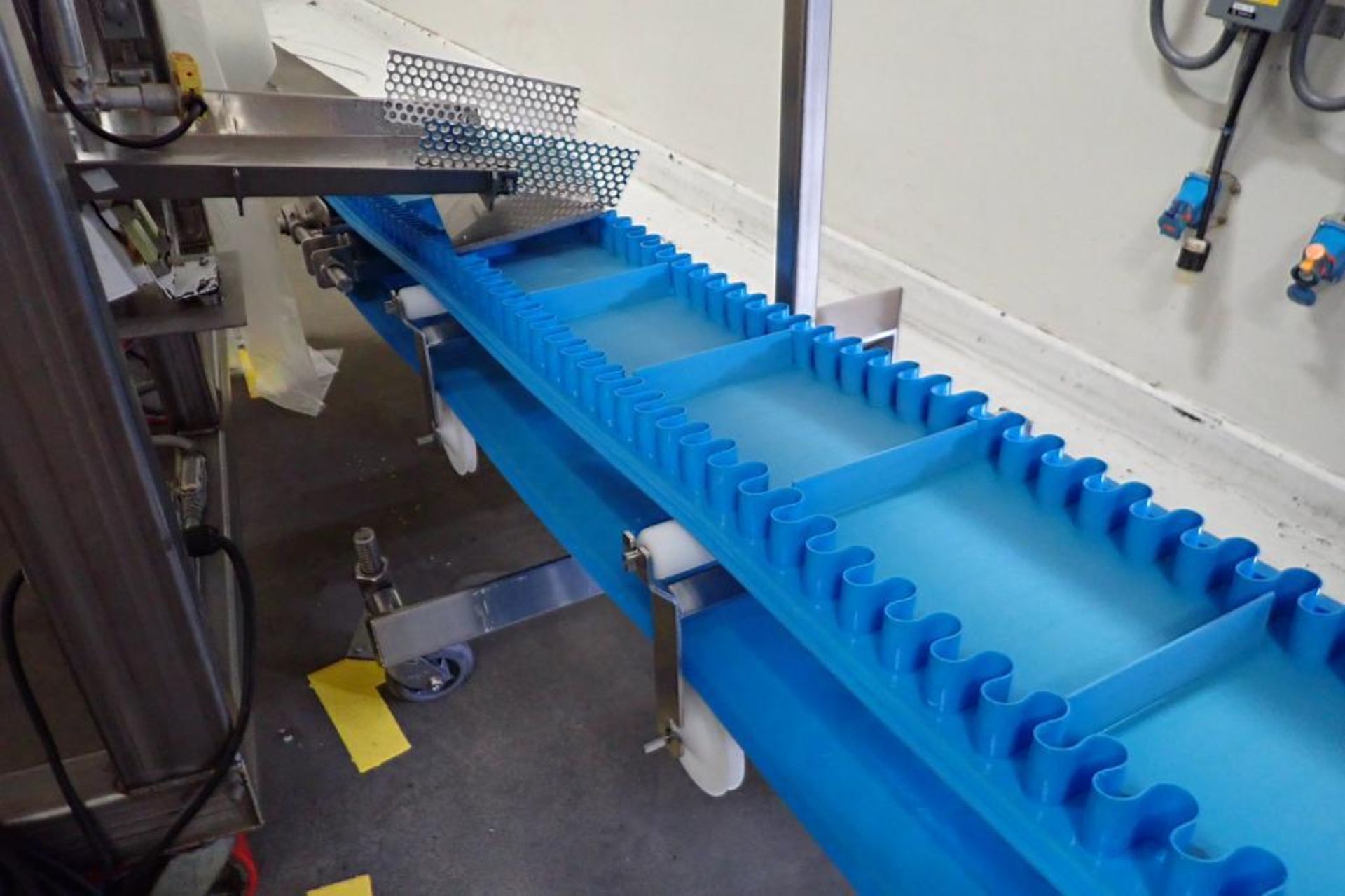 SS incline blue cleated belt conveyor, 14 ft. long x 12 in. wide, 24 in. infeed x 50 in. discharge, - Image 3 of 8