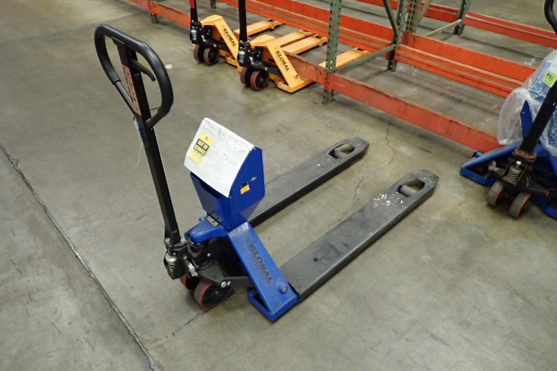 Global Industrial hand pallet jack, SN 377847, with Mettler Toledo on board scale, 5000 lb capacity, - Image 3 of 7