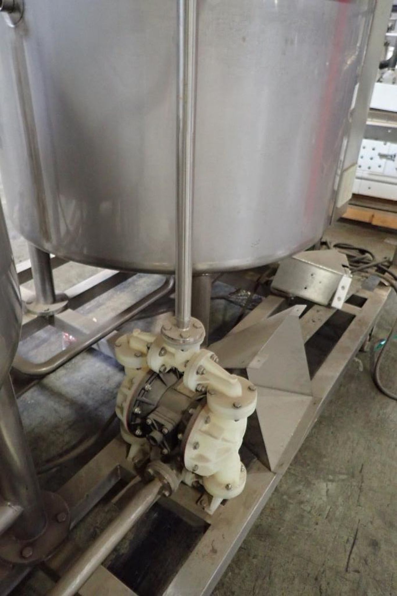 Unused stainless steel skid mounted: (1) jacketed 800 liter emulsifier with top agitation, (1) 800 l - Image 24 of 27