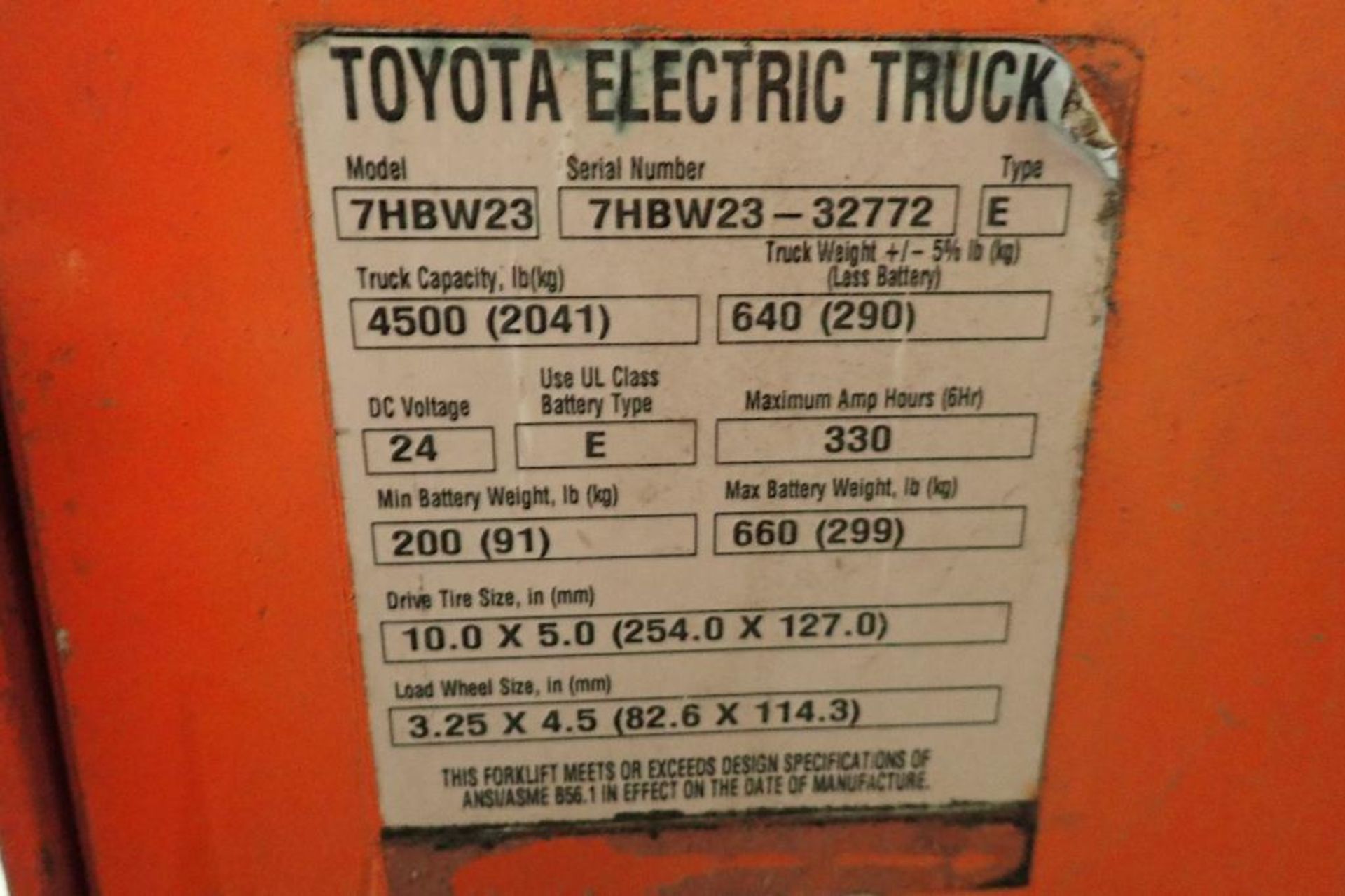 Toyota 24 volt electric pallet jack, Model 7HBW23, SN 7HBW23-32772, 4,500 lb. capacity, condition un - Image 6 of 6