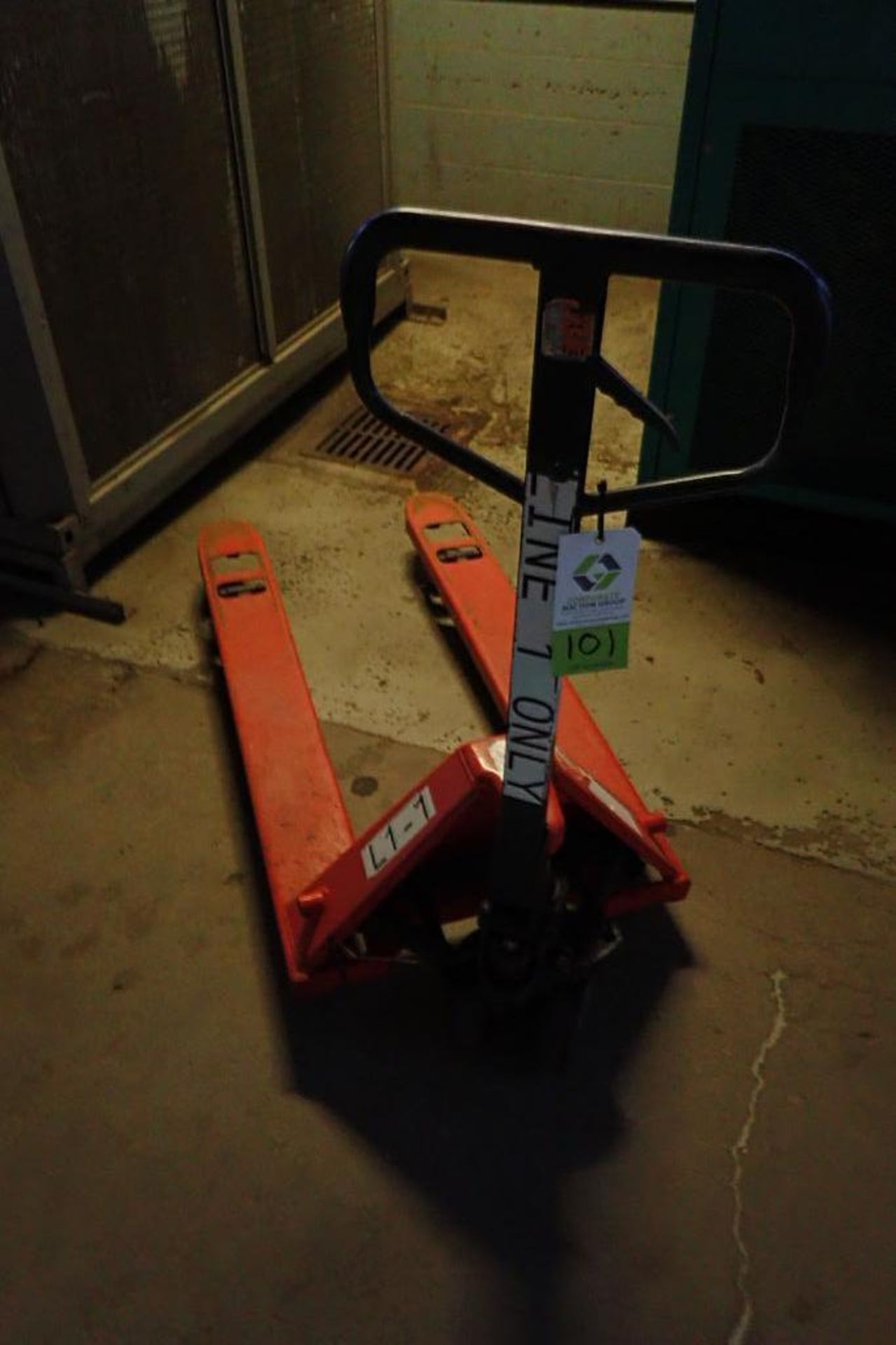 Dayton pallet jack, 6000 lb. capacity, red. **Rigging Fee: $10** - Image 2 of 3