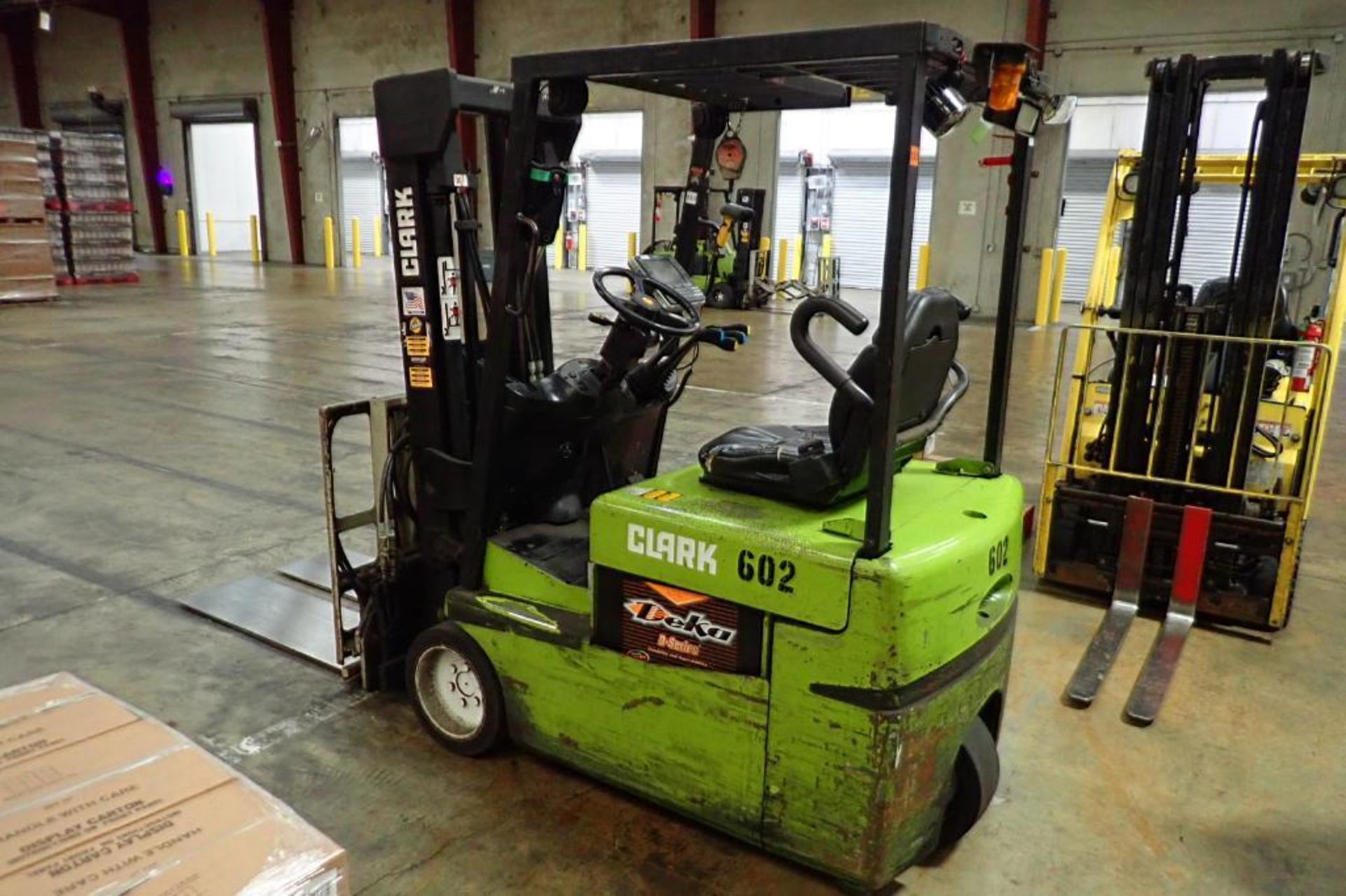 Clark 36 volt electric fork lift, Model TMG15, SN TMG248-0254-7484FB, 2,900 lb., 128 in., 28,408 hou - Image 2 of 10