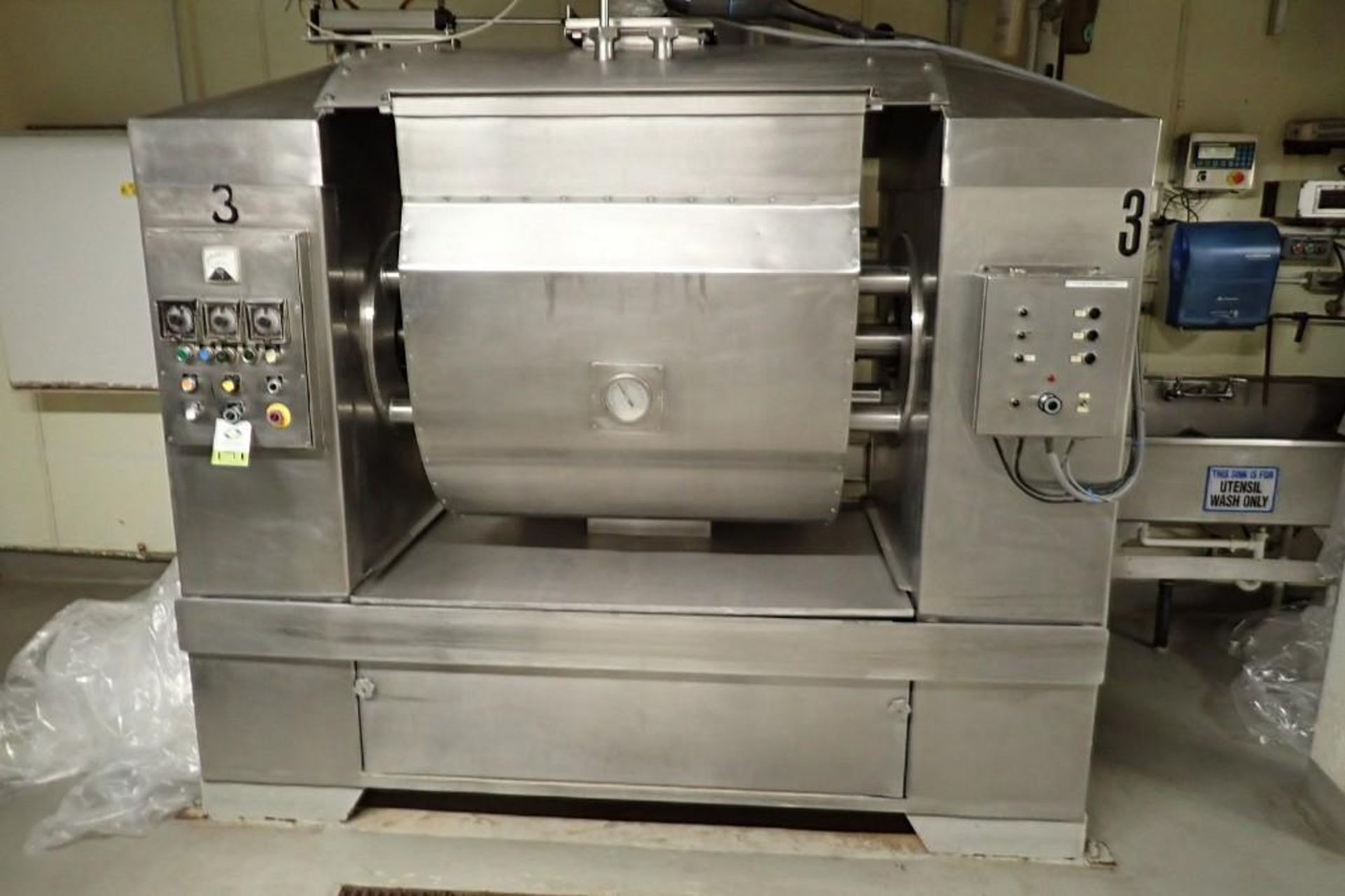 Peerless roller bar mixer, Model 555 HD, SN: 76045. **Rigging Fee: $1500**