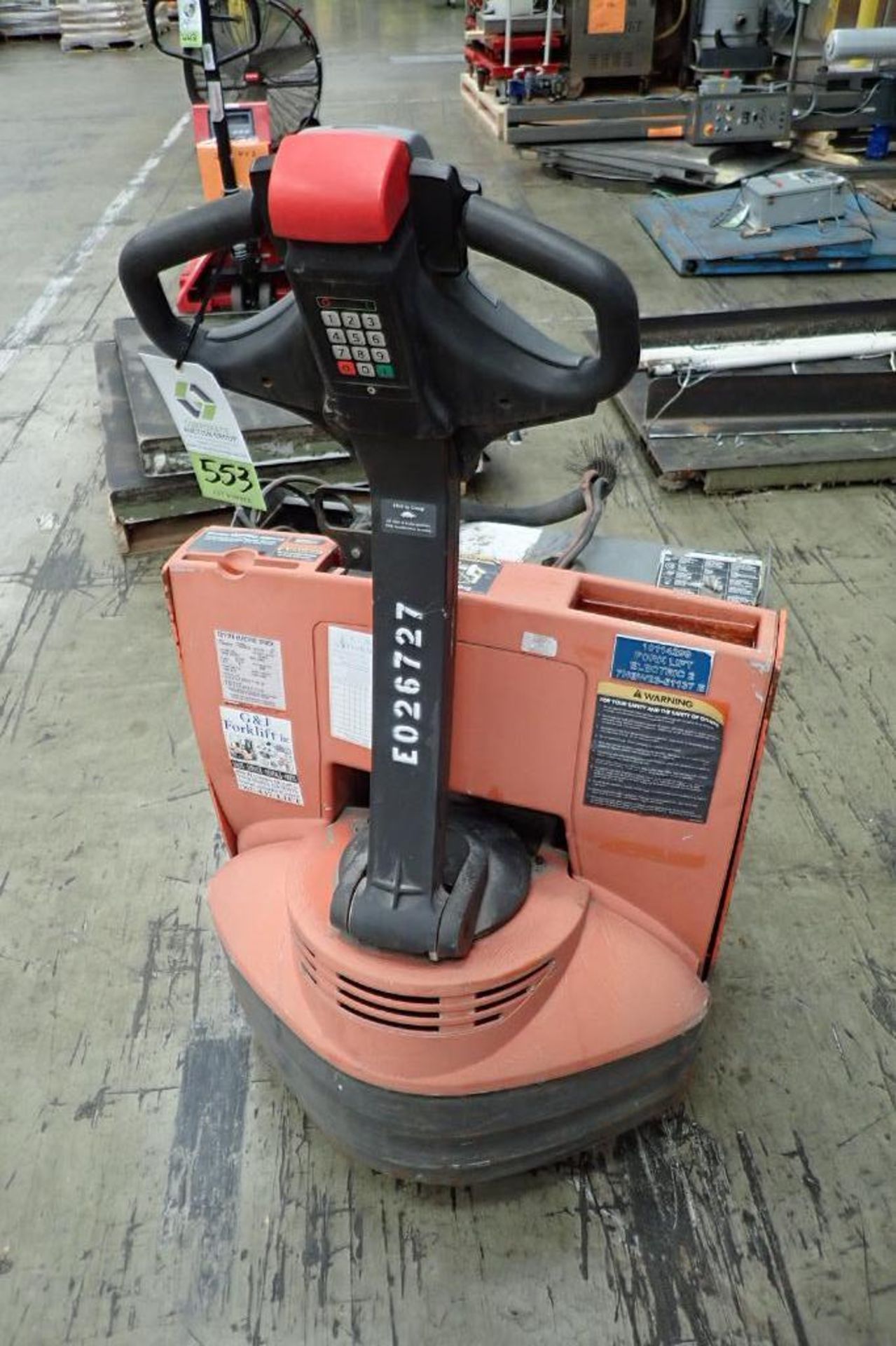 Toyota 24 volt electric pallet jack, Model 7HBW23, SN 7HBW23-51137, 4,500 lb. capacity, condition un - Image 4 of 7