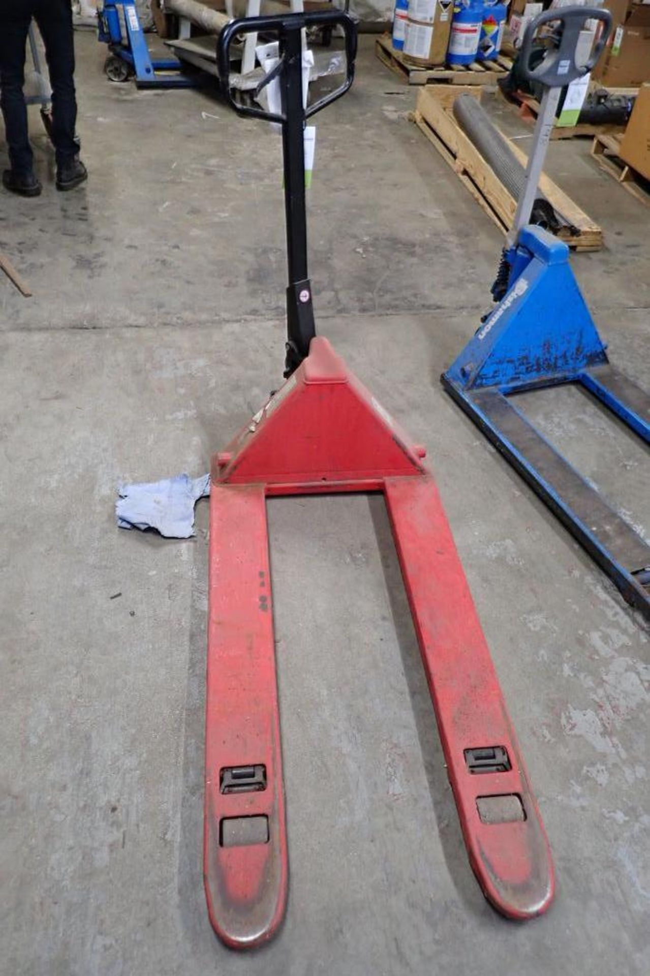 Dayton hand pallet jack, Model 4YX97, hydraulics not working, red. **Rigging Fee: $10** - Image 2 of 3