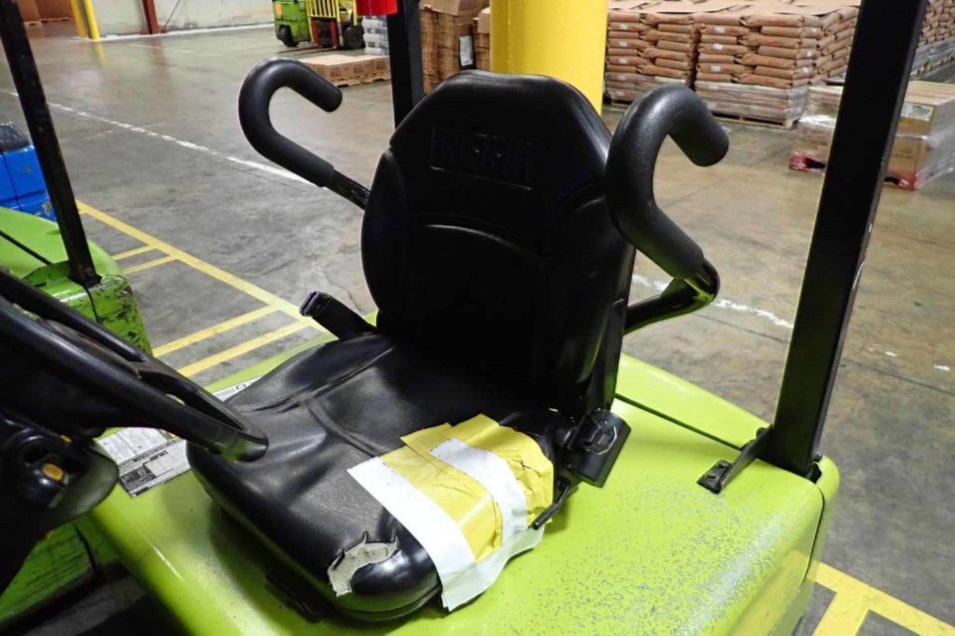 Clark 36 volt fork lift, Model TMX20, SN TMX250-3889-9597_KF, 3700 lb. capacity, 186 in. lift, 3-whe - Image 4 of 7