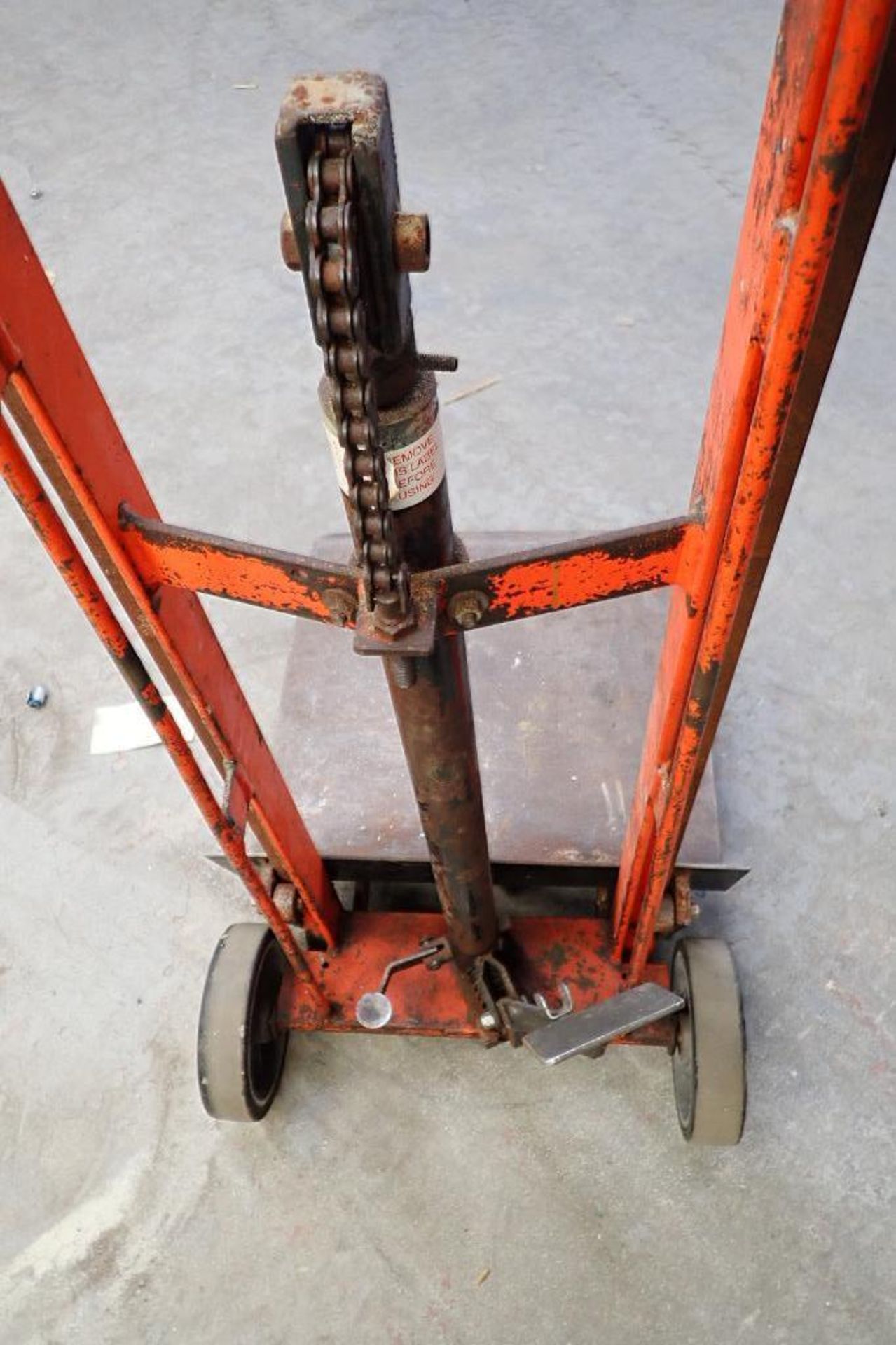 Wesco hydraulic foot powered die lift, Model DPL-54-2222-3W220, SN 28103, 750 lbs. capacity.. **Rigg - Image 4 of 5