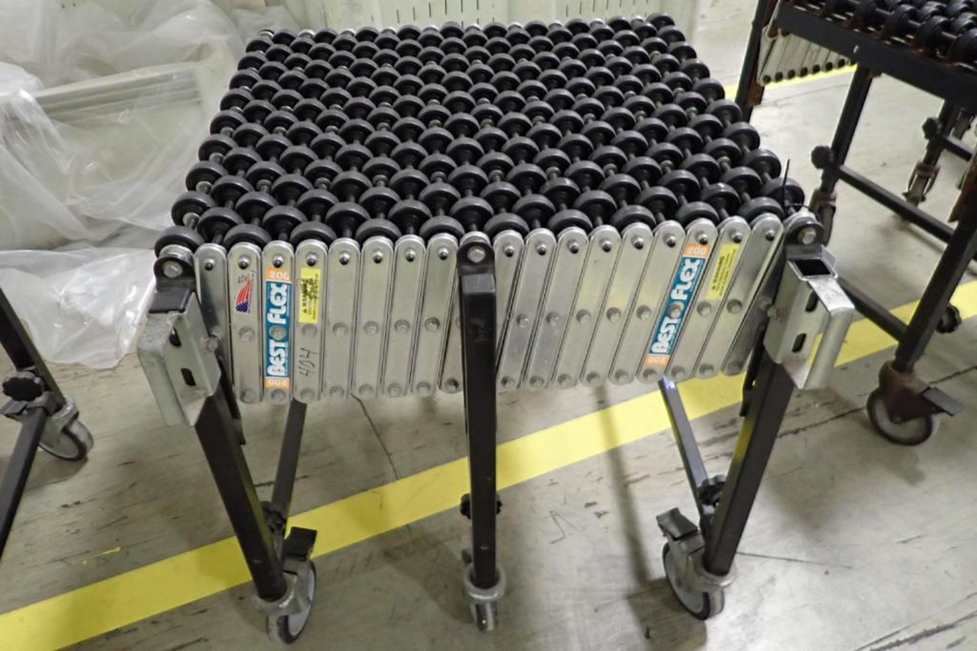 Best Flex flexible skate conveyor, 24 in. wide. **Rigging Fee: $10** - Image 3 of 4