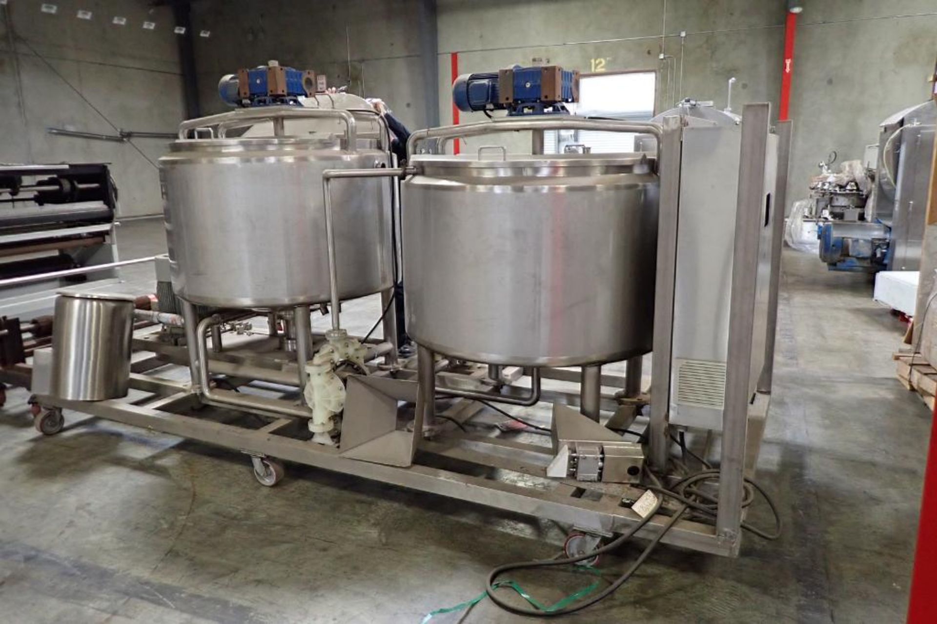 Unused stainless steel skid mounted: (1) jacketed 800 liter emulsifier with top agitation, (1) 800 l - Image 2 of 27