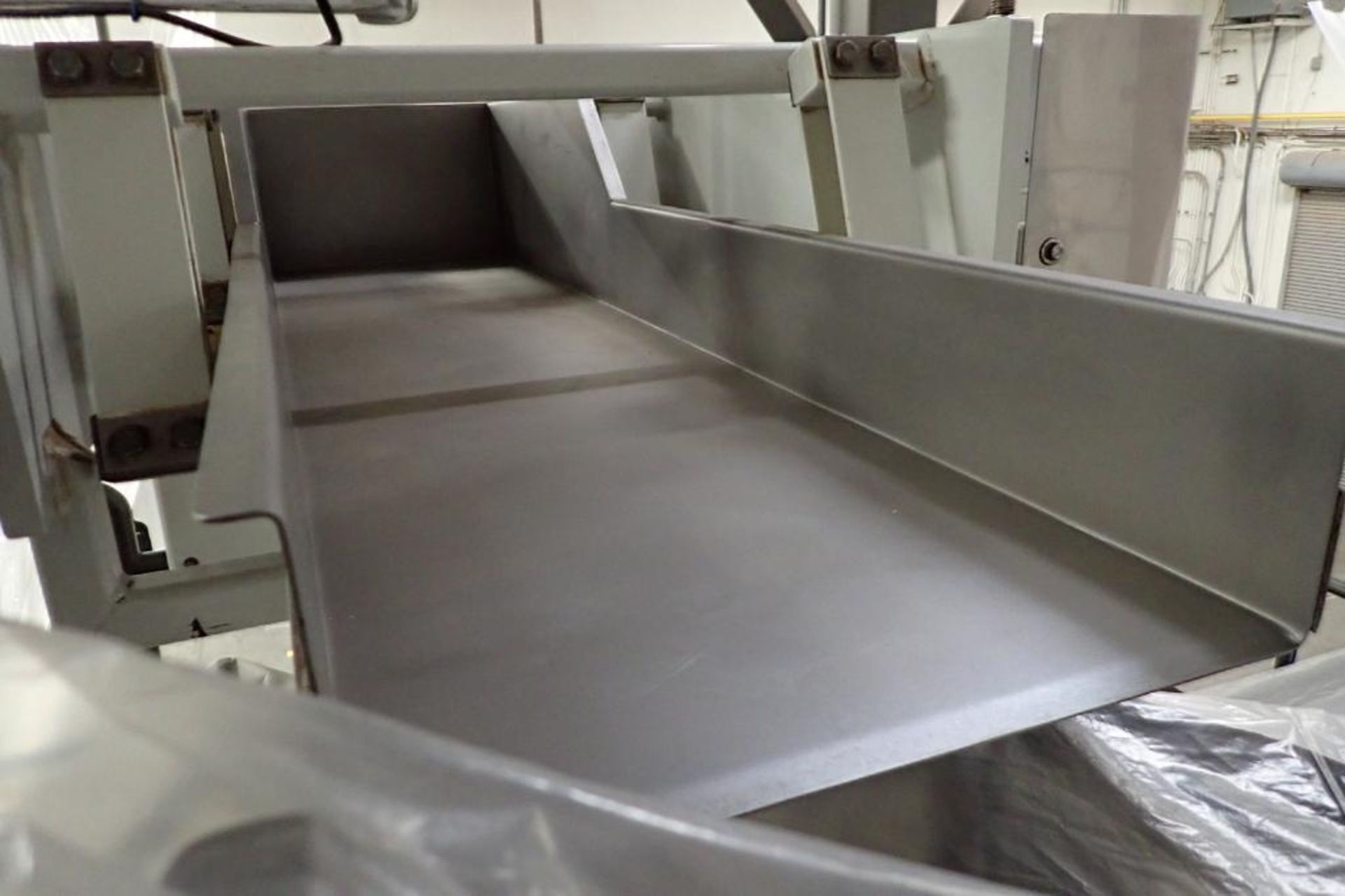 2012 Deamco vibratory conveyor, Model VCNF-U-18x6x6-0, 15220VCNF-U-03A Item 5, 72 in. long x 18 in. - Image 3 of 7