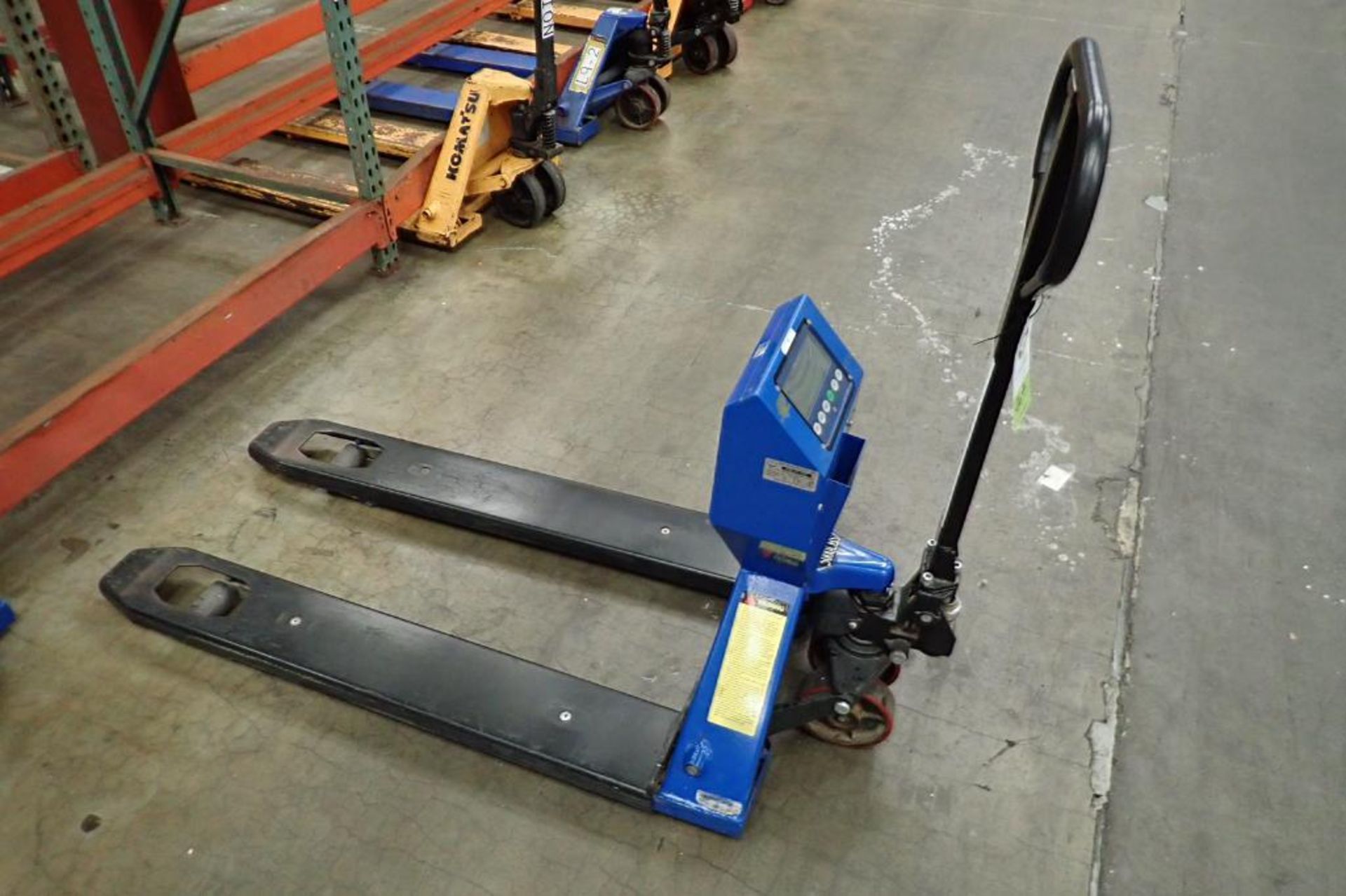 Global Industrial hand pallet jack, SN 377828, with Mettler Toledo on board scale, 5000 lb capacity, - Image 2 of 5