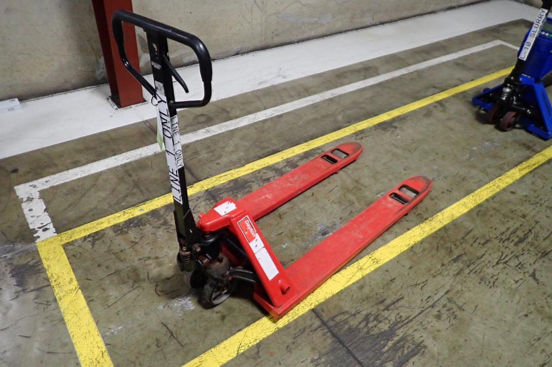 Dayton pallet jack, 6000 lb. capacity, red. **Rigging Fee: $10**