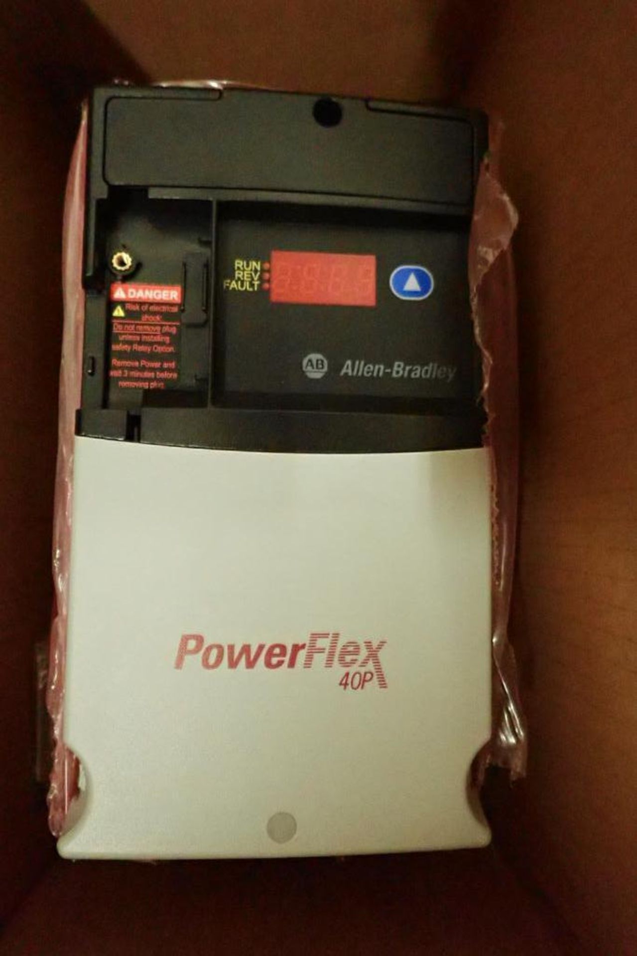 Unused Allen Bradley power flex 40P vfd, 1 hp, 342-528 volt. **Rigging Fee: $10** - Image 4 of 8