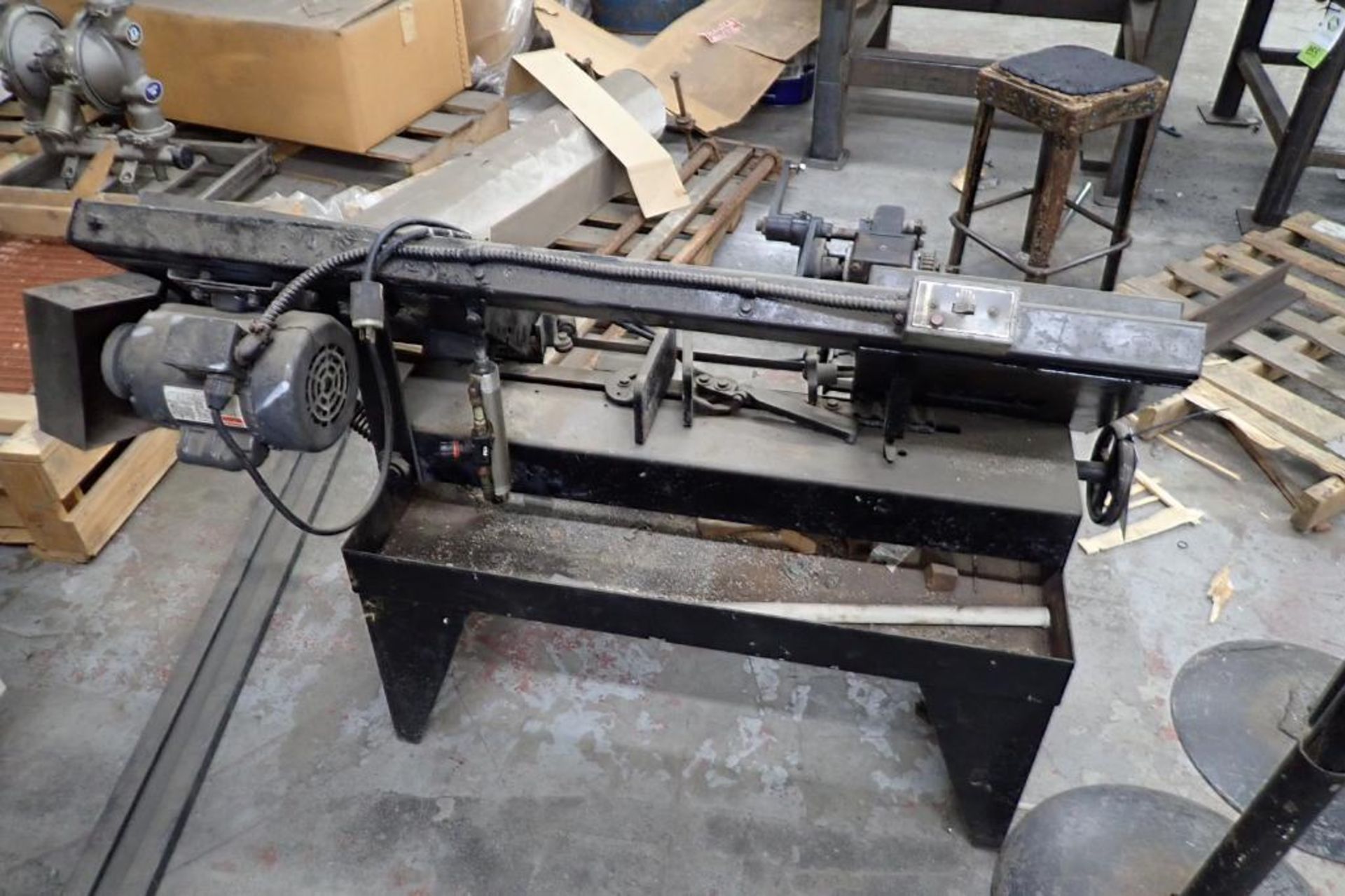 Horizontal band saw with 2 adjustable stands. **Rigging Fee: $75** - Image 5 of 10