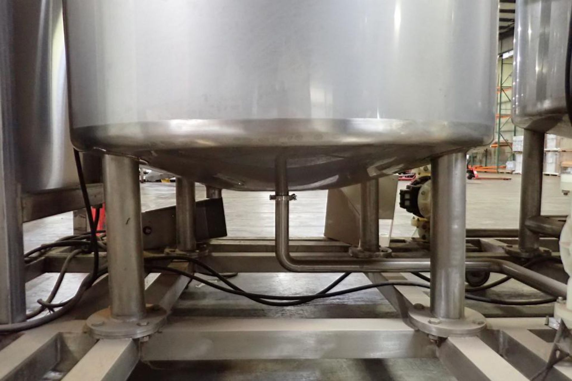 Unused stainless steel skid mounted: (1) jacketed 800 liter emulsifier with top agitation, (1) 800 l - Image 16 of 27