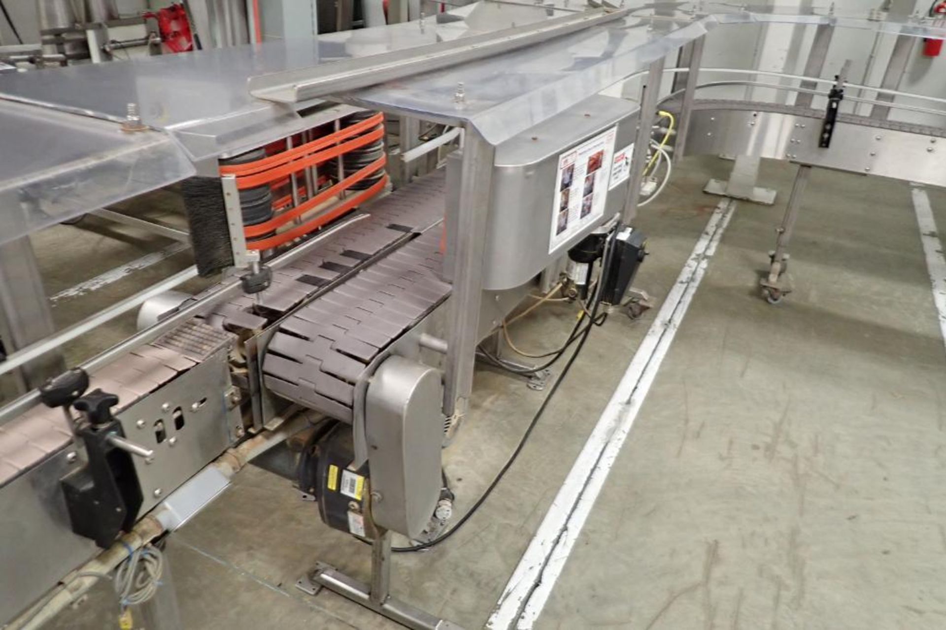 SS belt conveyor, right angle turn, 18 ft. long, 7.5 in. table top chain conveyor, with lane changer - Image 2 of 10