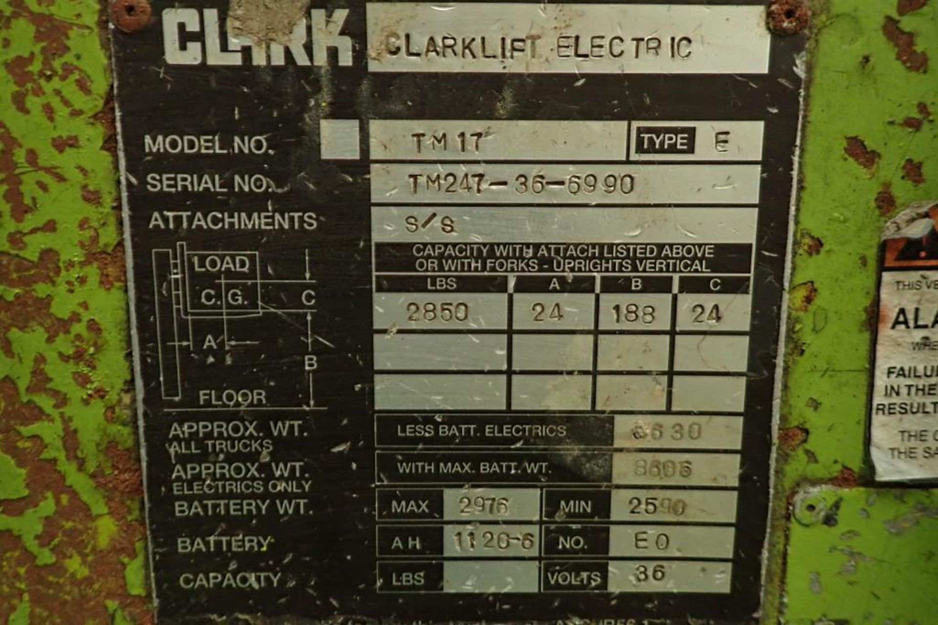 Clark 36 volt electric fork lift, Model TM17, SN TM247-36-6990, 2,800 lb., 189 in. (parts machine). - Image 6 of 6