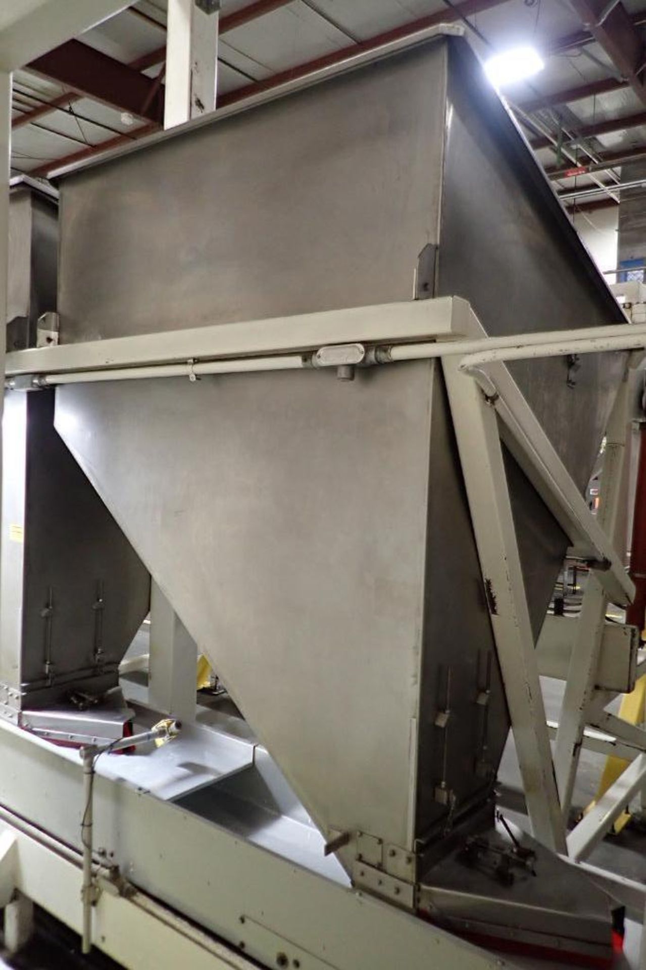 Allen 9 station tote dumping system, 52 ft. long overall, dumps totes 52 in. wide x 42 in. deep, 57 - Image 10 of 15
