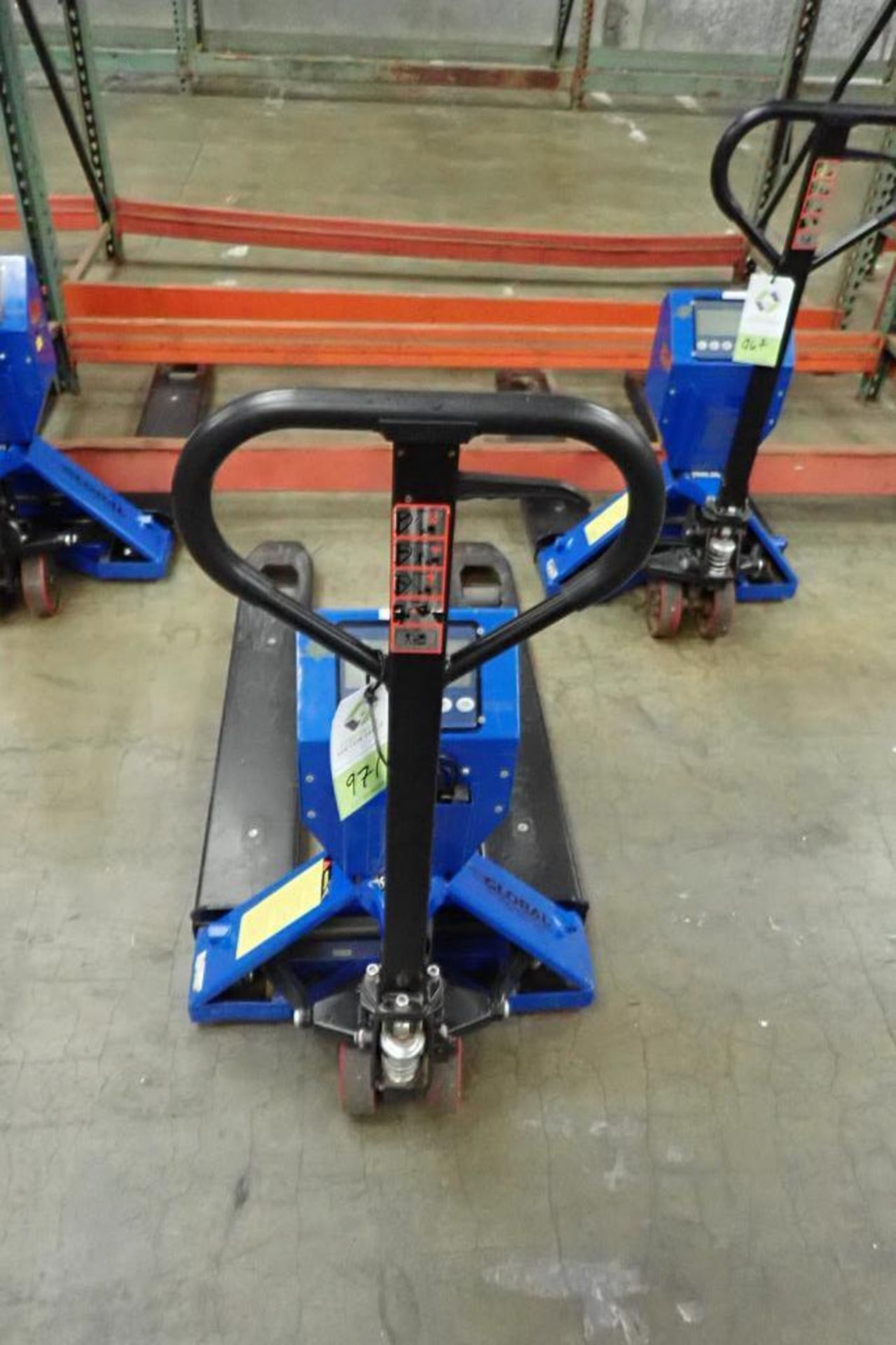 Global Industrial hand pallet jack, SN 377843, with Mettler Toledo on board scale, 5000 lb capacity, - Image 2 of 6