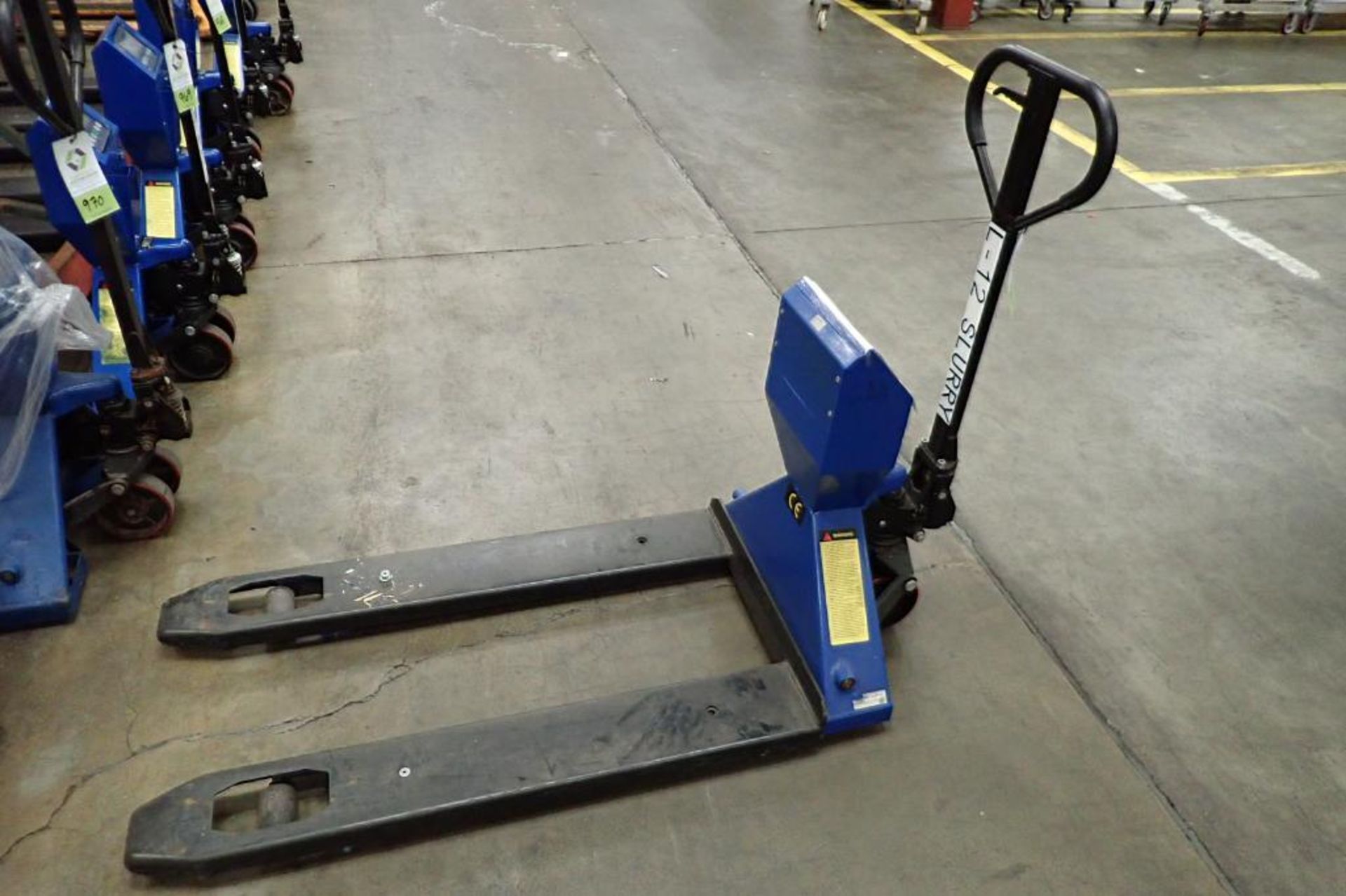 Global Industrial hand pallet jack, SN 377847, with Mettler Toledo on board scale, 5000 lb capacity,