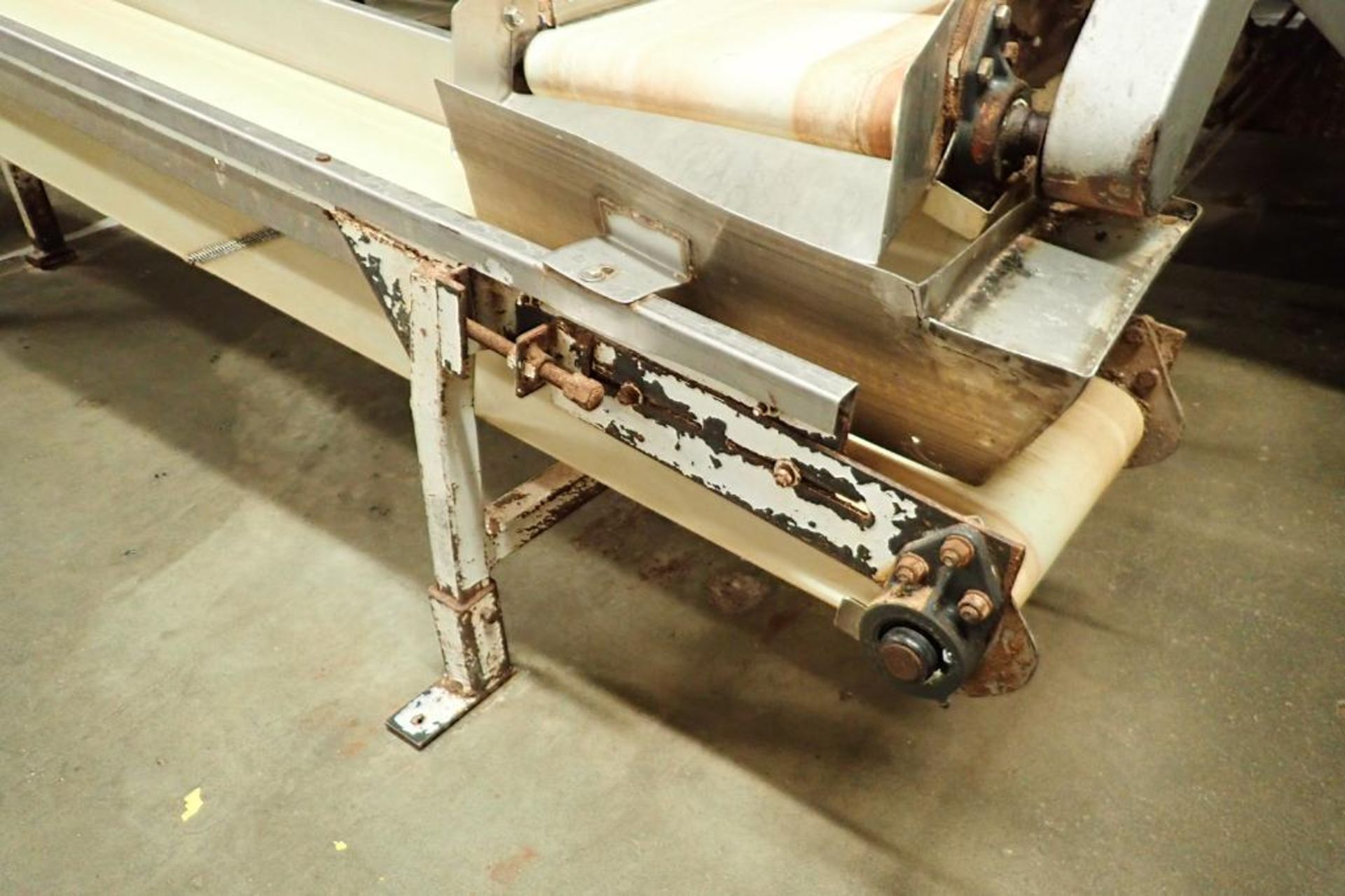 Incline belt conveyor, 10 ft. long x 12 in. wide x 16 in. infeed x 32 in. discharge, mild steel fram - Image 4 of 6