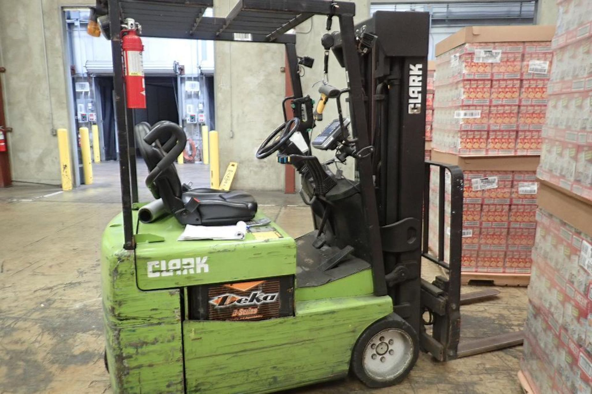 Clark 36 volt electric fork lift, Model TMG15, SN TMG248-0122-7492FB, 2,900 lb., 128 in lift, 3-whee - Image 3 of 9