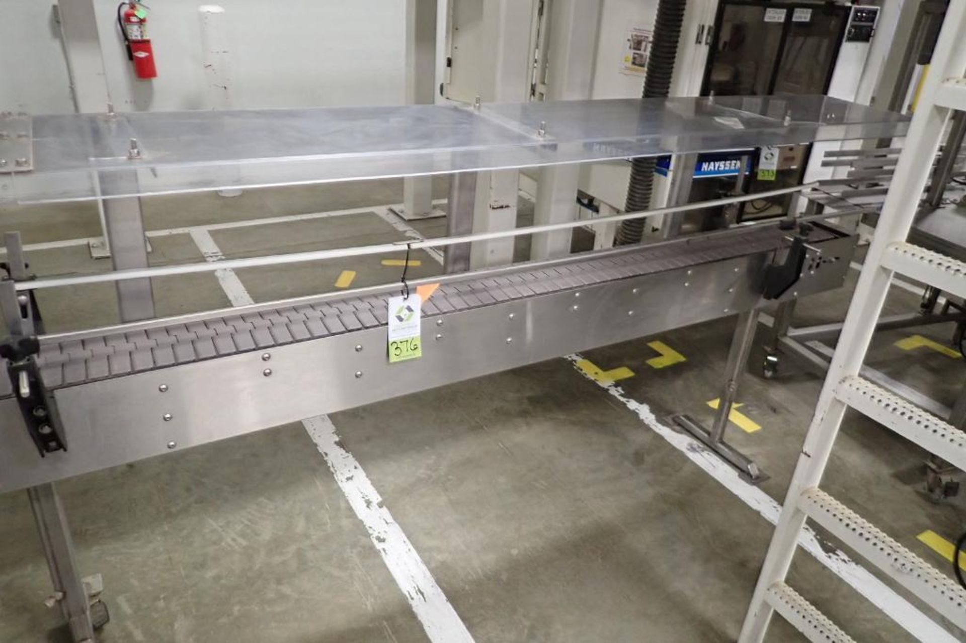 SS belt conveyor, right angle turn, 18 ft. long, 7.5 in. table top chain conveyor, with lane changer - Image 4 of 10