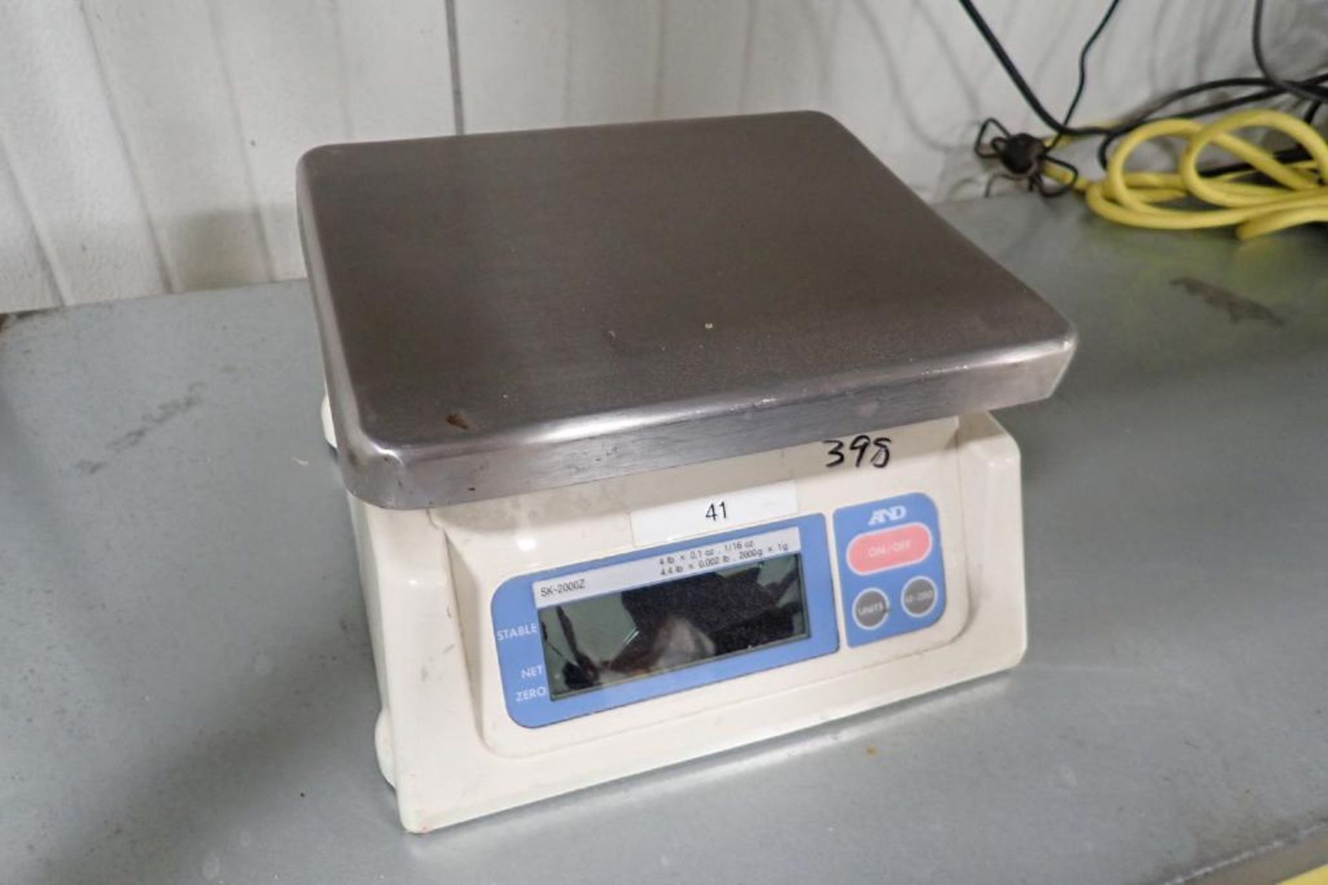 AND table scale, SN M4131840, 4 lb. x .1 oz. capacity. **Rigging Fee: $25**