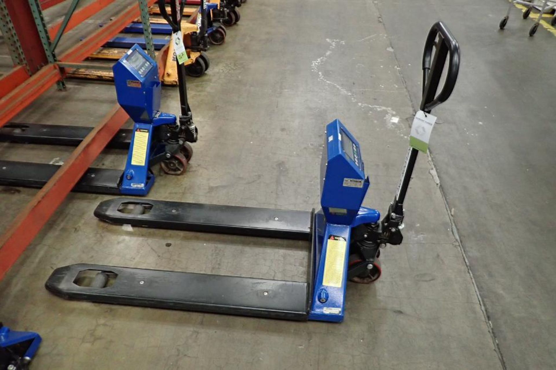 Global Industrial hand pallet jack, SN 377843, with Mettler Toledo on board scale, 5000 lb capacity,