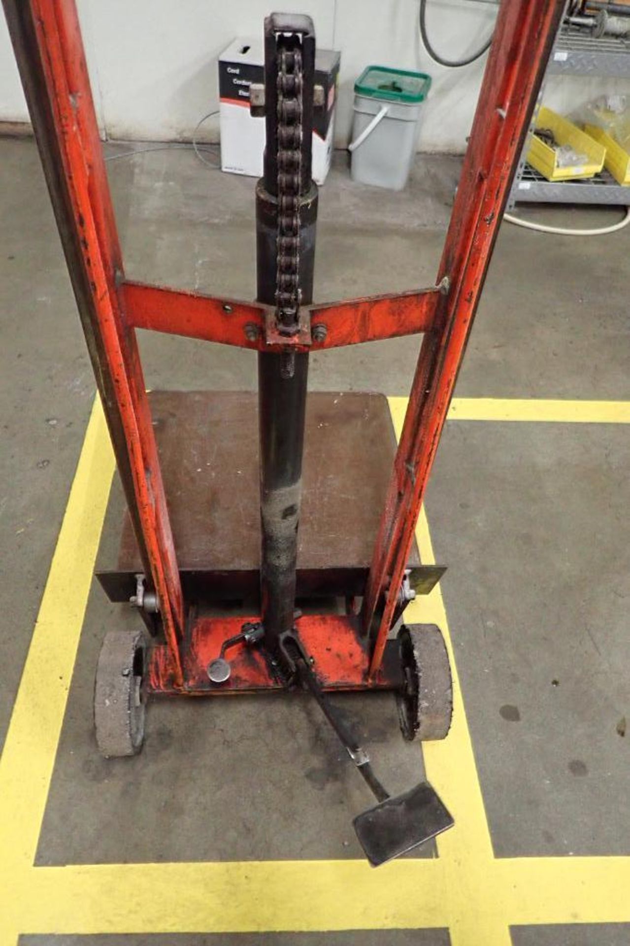 Wesco hydraulic foot powered die lift, Model DRL 54-2222-3W220, SN 53545, 750 lbs. capacity.. **Rigg - Image 4 of 5