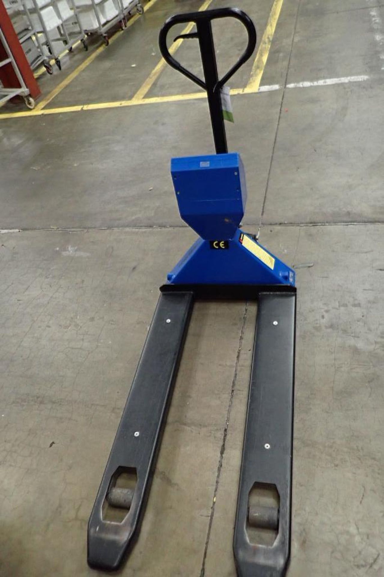 Global Industrial hand pallet jack, SN 382336 with Mettler Toledo on board scale, 5000 lb capacity, - Image 2 of 6