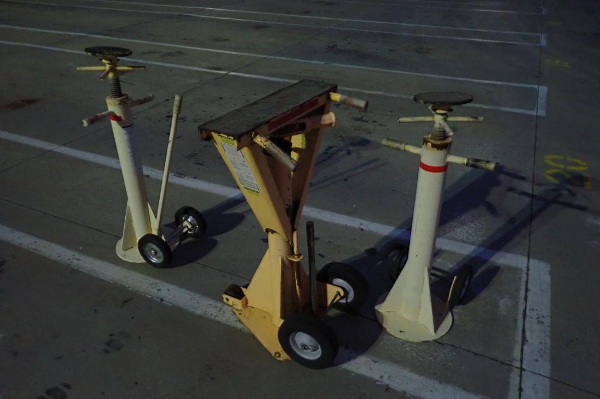 (10) Rite Hite TS2000 trailer stands; screw type trailer jack stands. **Rigging Fee: $250**