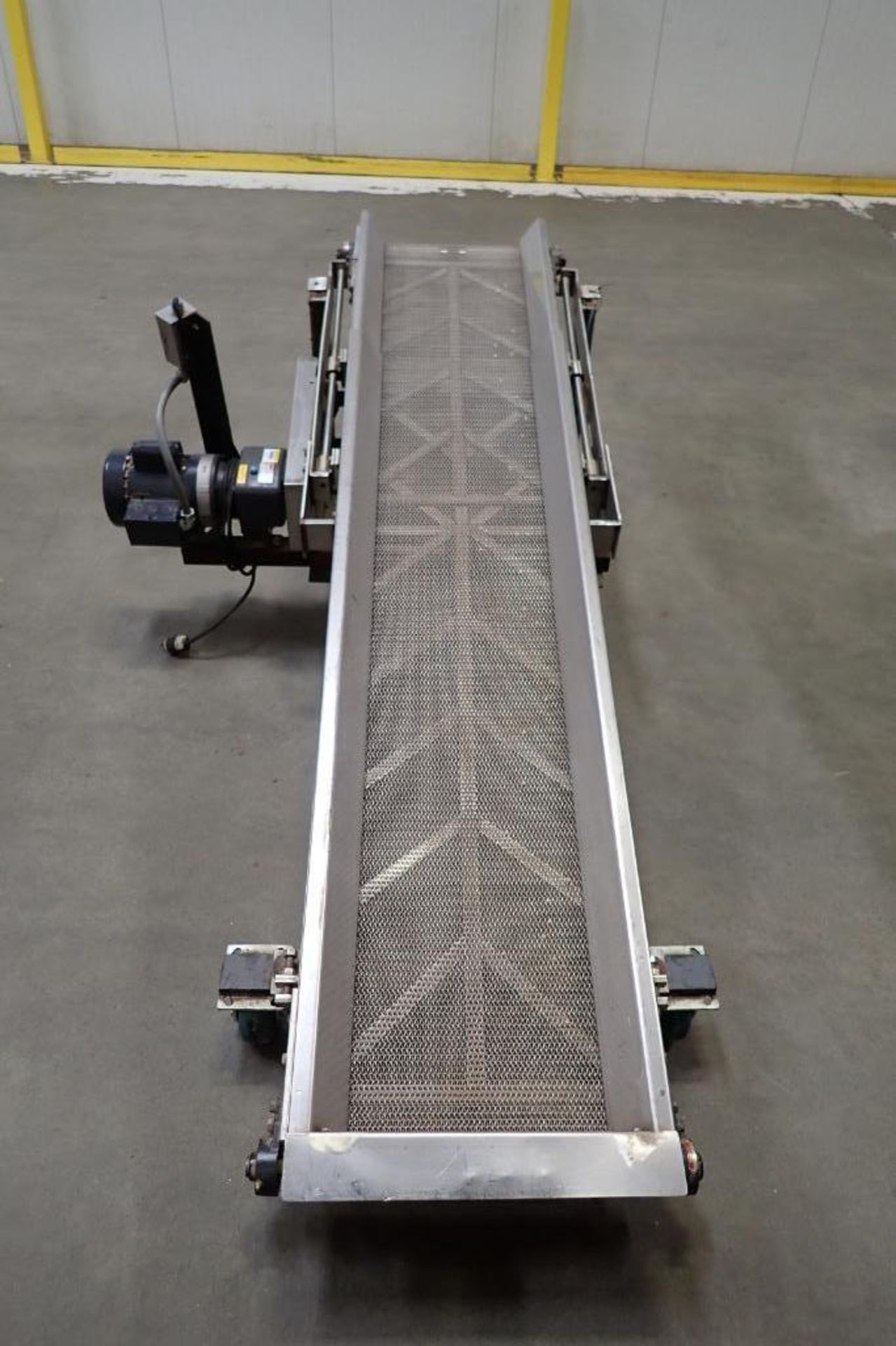 SS chain belt conveyor for scalping, 84 in. long x 15 in. wide, 32 in. discharge height, on wheels. - Image 5 of 8
