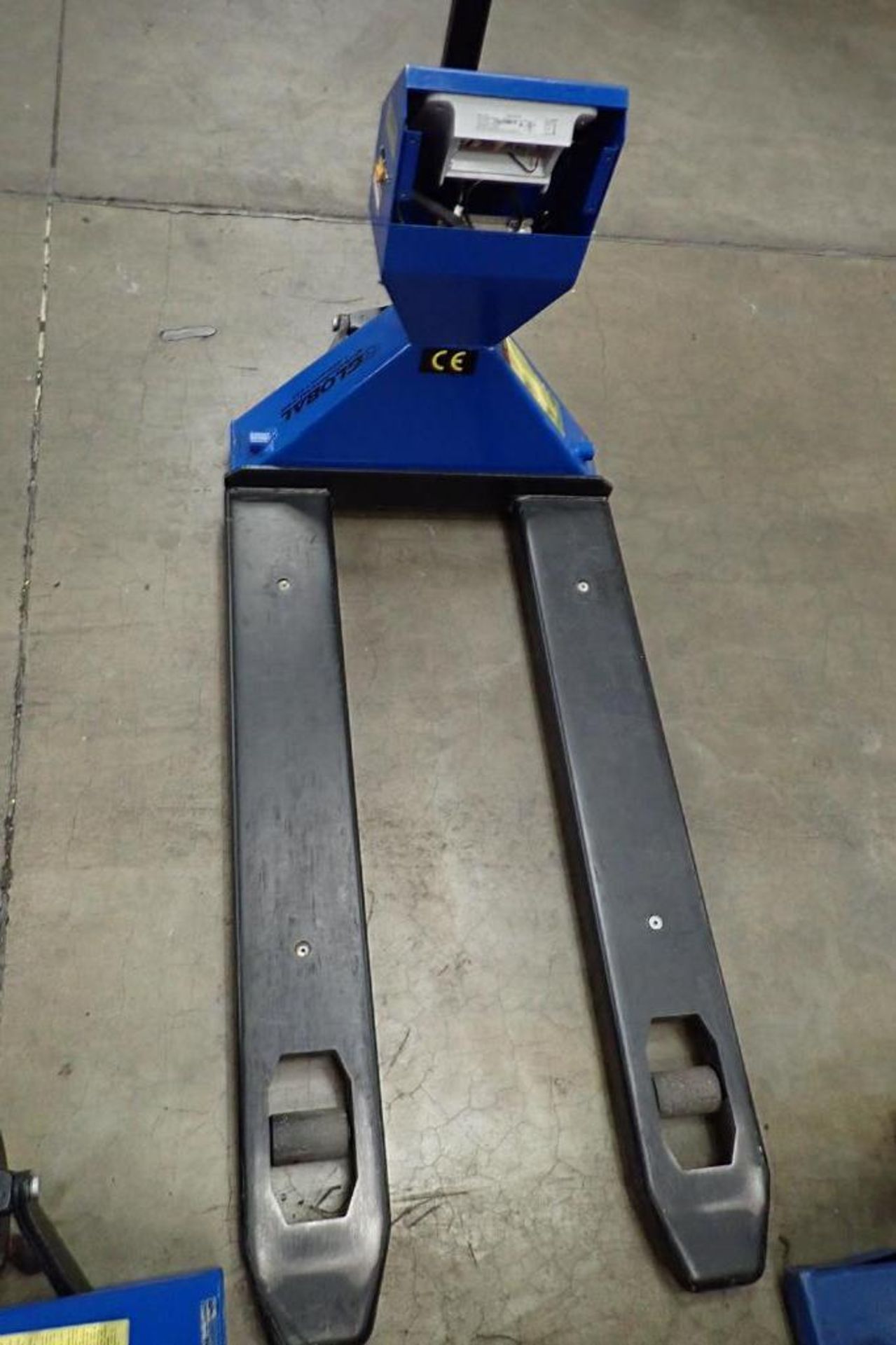 Global Industrial hand pallet jack, SN 382317, with Mettler Toledo on board scale, 5000 lb capacity, - Image 3 of 7