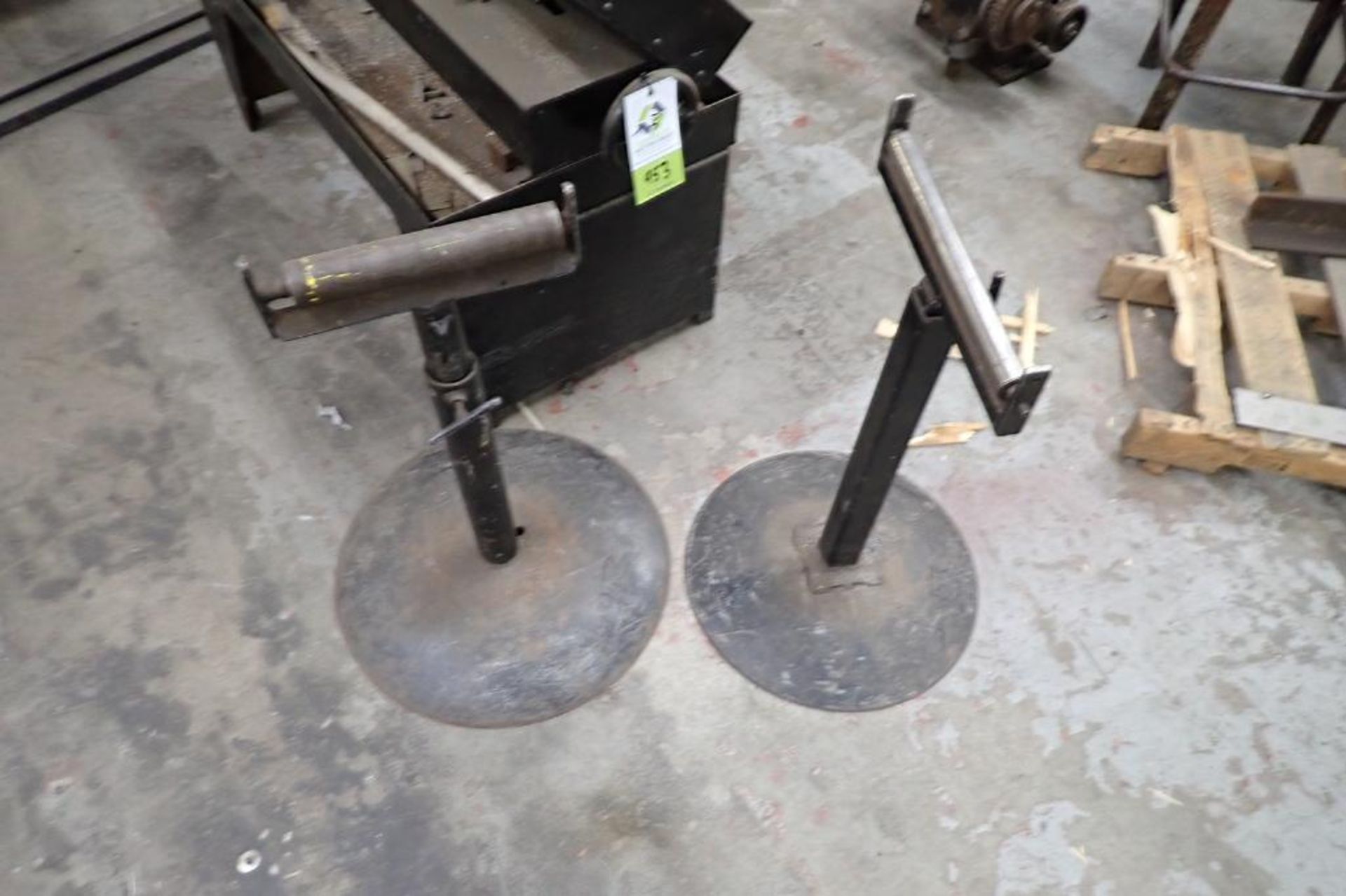 Horizontal band saw with 2 adjustable stands. **Rigging Fee: $75** - Image 8 of 10