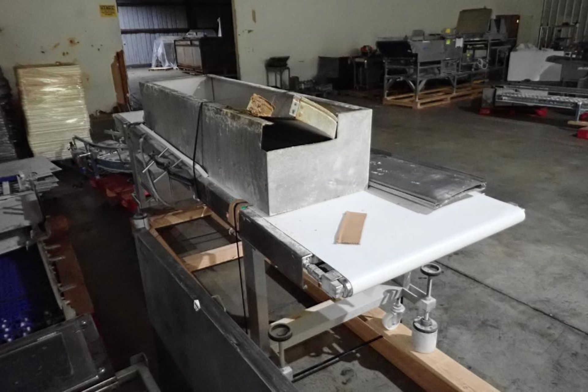 SS conveyor infeed to spiral freezer. (Located in Lodi, CA) - Image 3 of 14